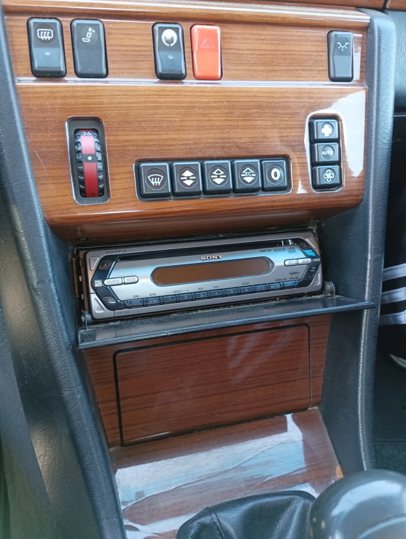 Mercedes-Benz 124 2.0 бензин, снимка 14 - Автомобили и джипове - 53396622