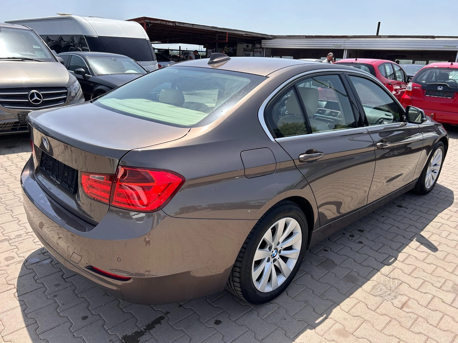 BMW 320 i AVTOMAT/NAVI/KOJA EURO 6 ЛИЗИНГ - изображение 6