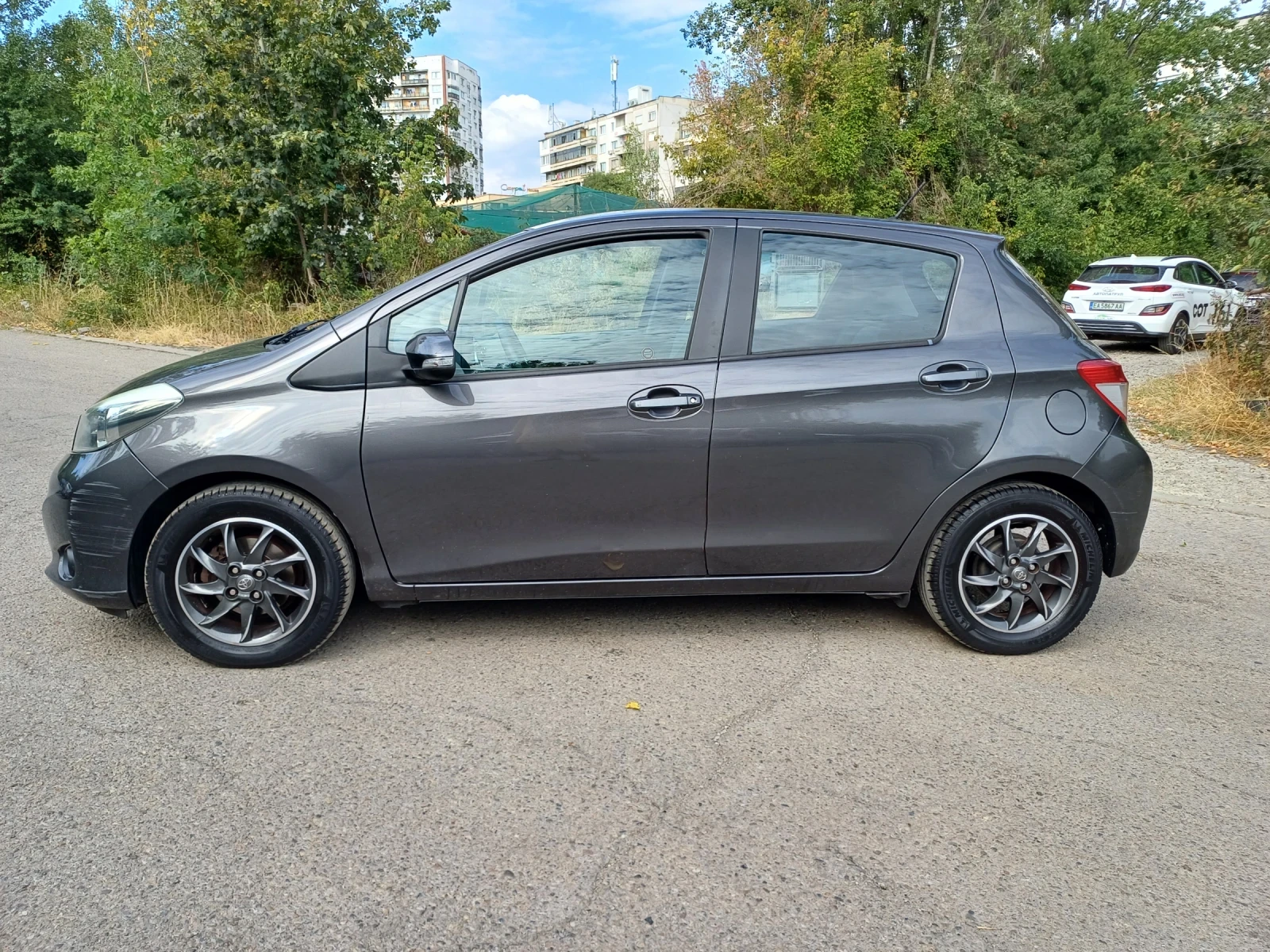 Toyota Yaris 1.0i - изображение 8