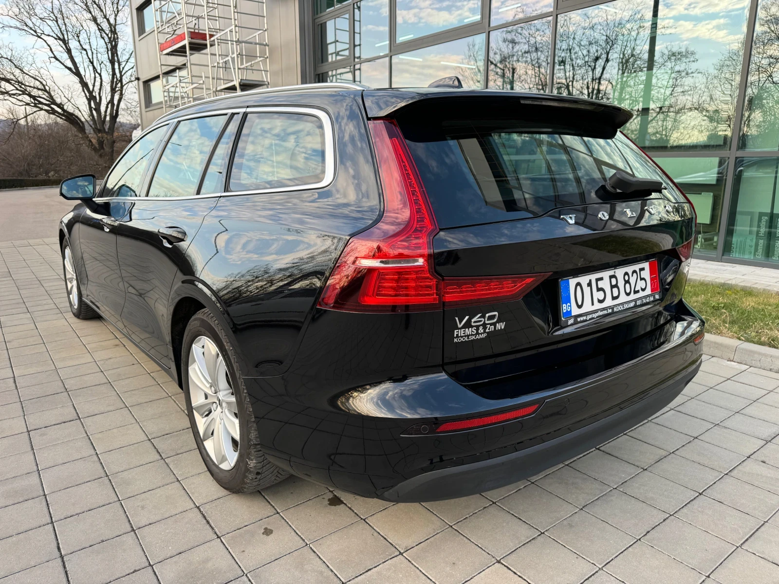 Volvo V60 2.0d Digital-LED-Distronic-Leder-Navi-Full* Euro6 - изображение 4