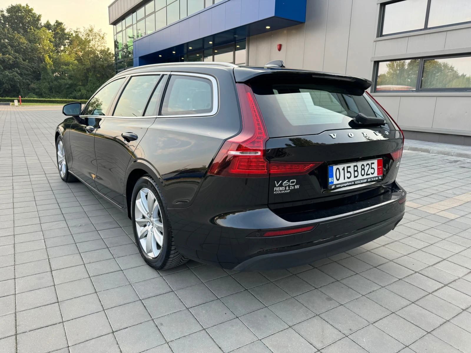 Volvo V60 2.0D3 Digital-LED-Distronic-Leder-Navi-Full* Euro6 - изображение 7