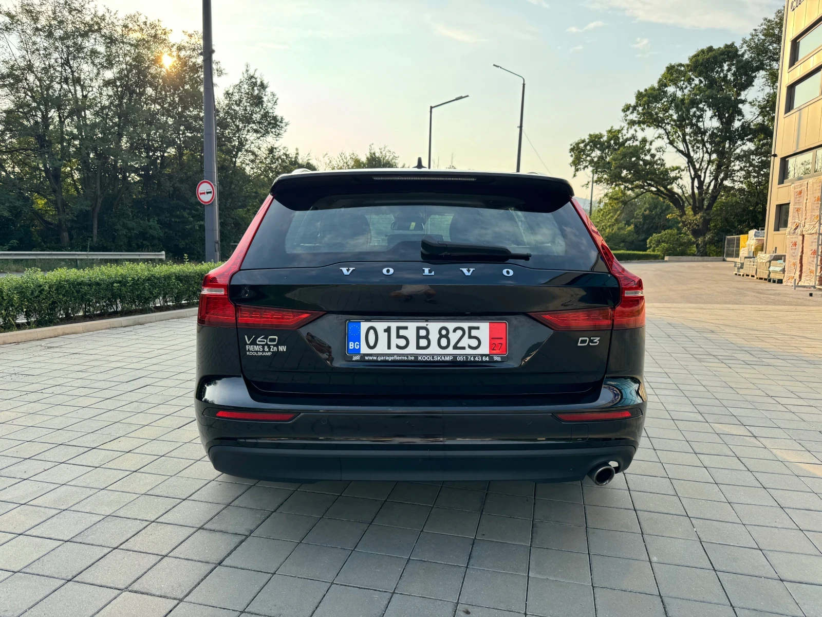 Volvo V60 2.0D3 Digital-LED-Distronic-Leder-Navi-Full* Euro6 - изображение 6