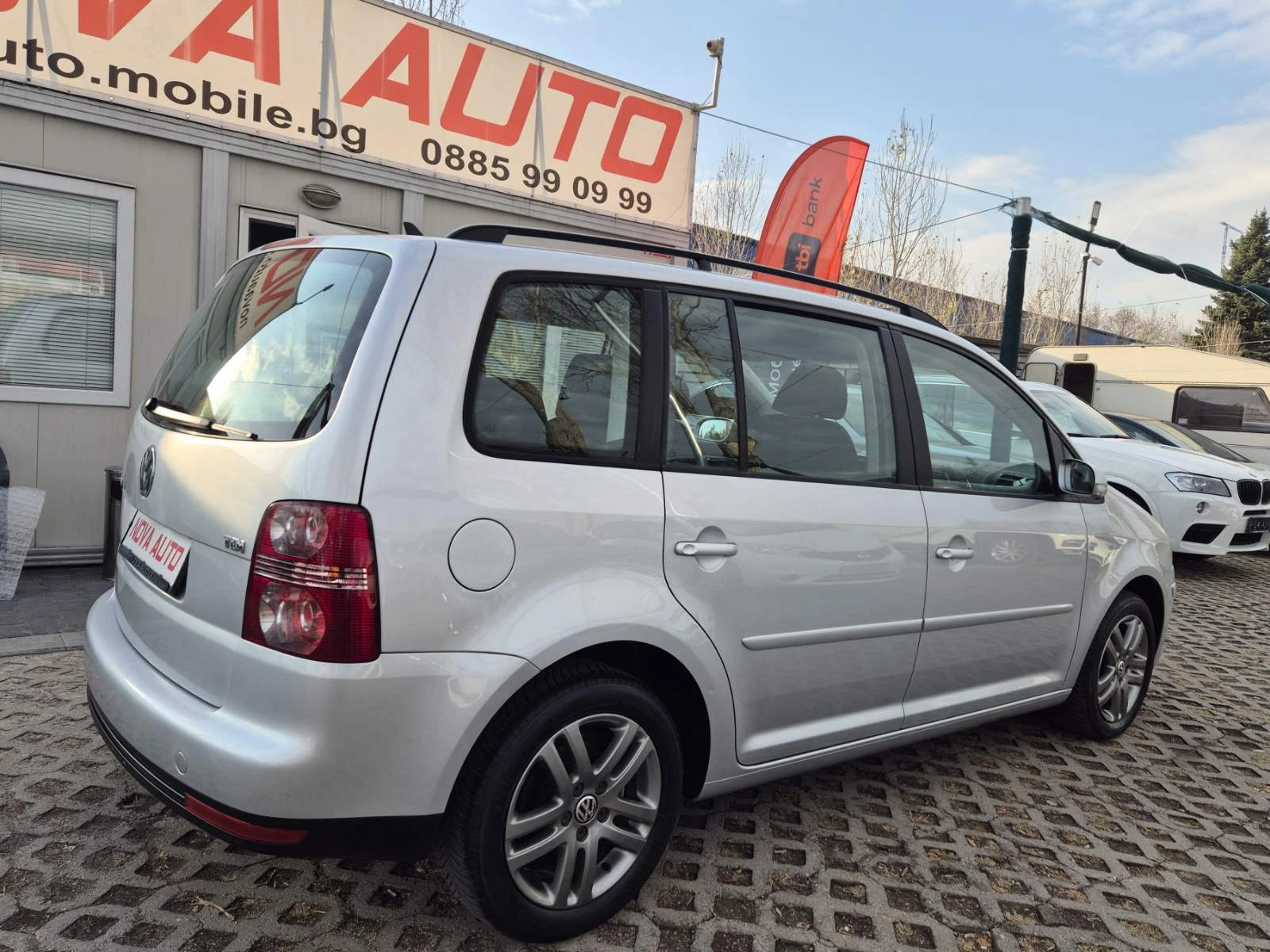 VW Touran 1.9TDI-DSG-7 МЕСТА-FACE LIFT - изображение 4