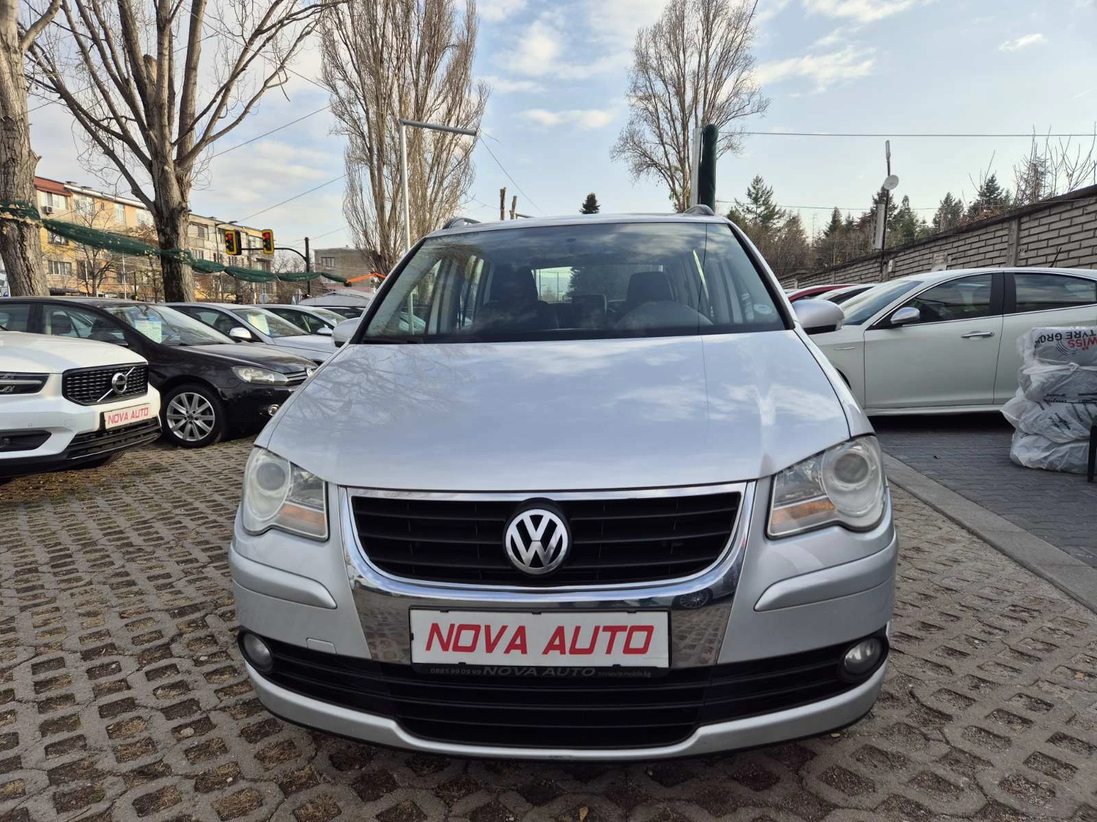 VW Touran 1.9TDI-DSG-7 МЕСТА-FACE LIFT - изображение 6