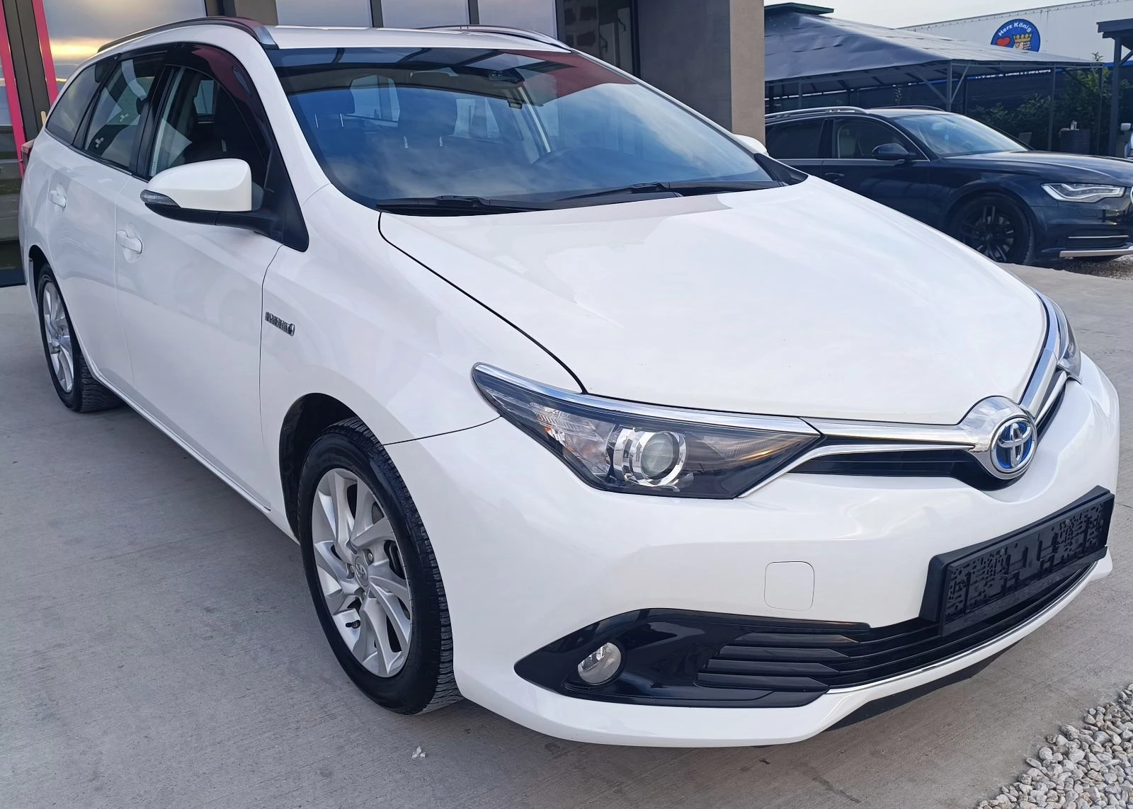 Toyota Auris 1.8 Hybrid - изображение 3