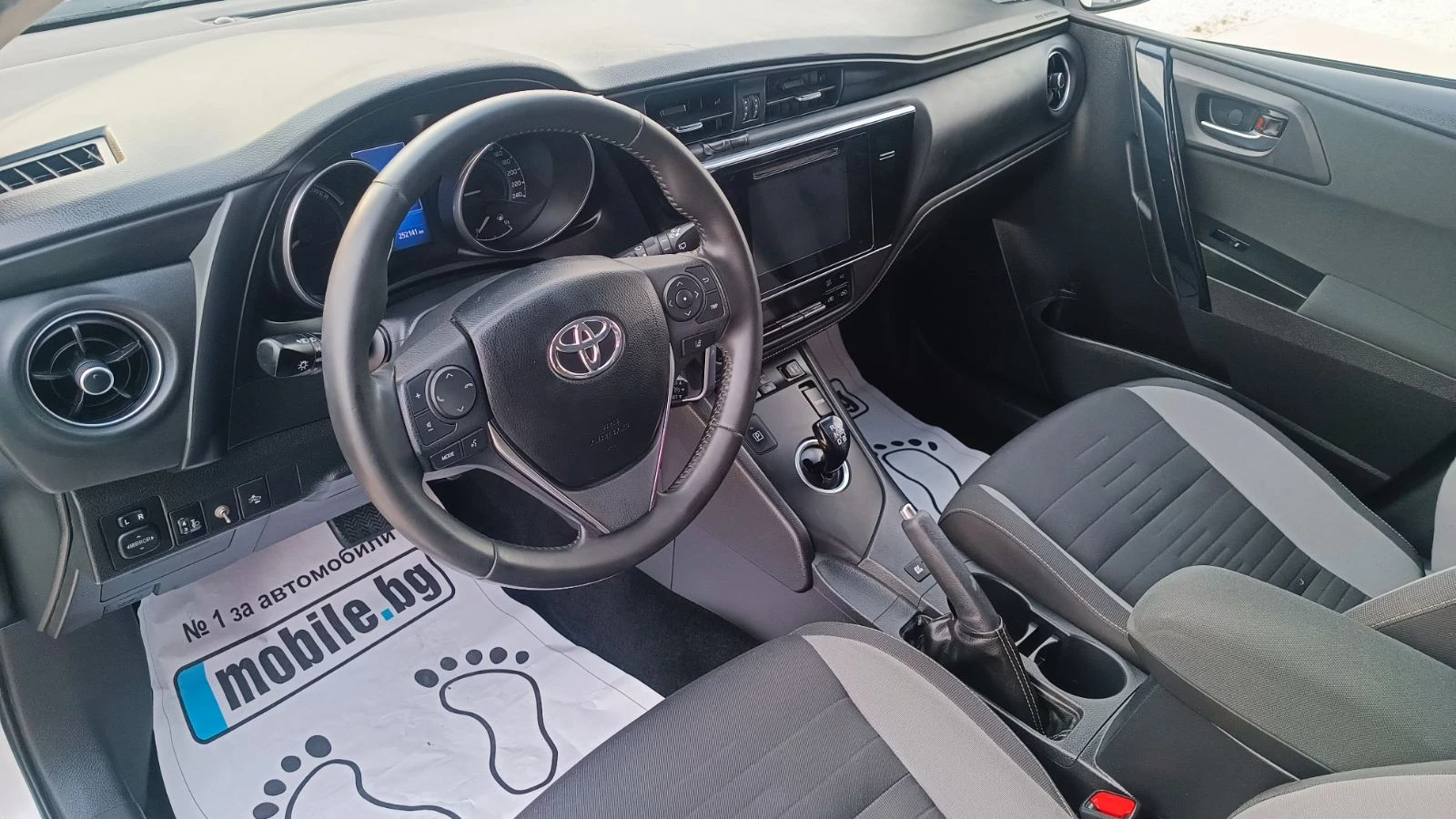 Toyota Auris 1.8 Hybrid - изображение 7