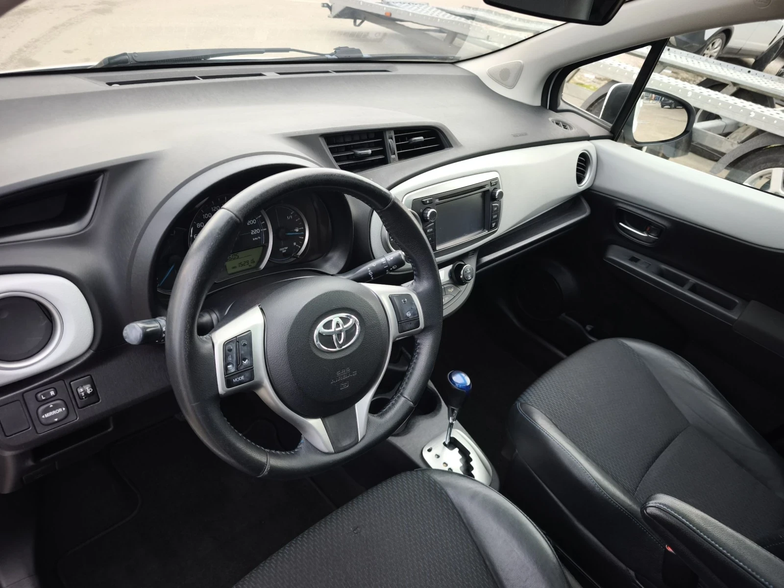 Toyota Yaris 1.5HYBRID LOUNGE NEW !!! - изображение 8