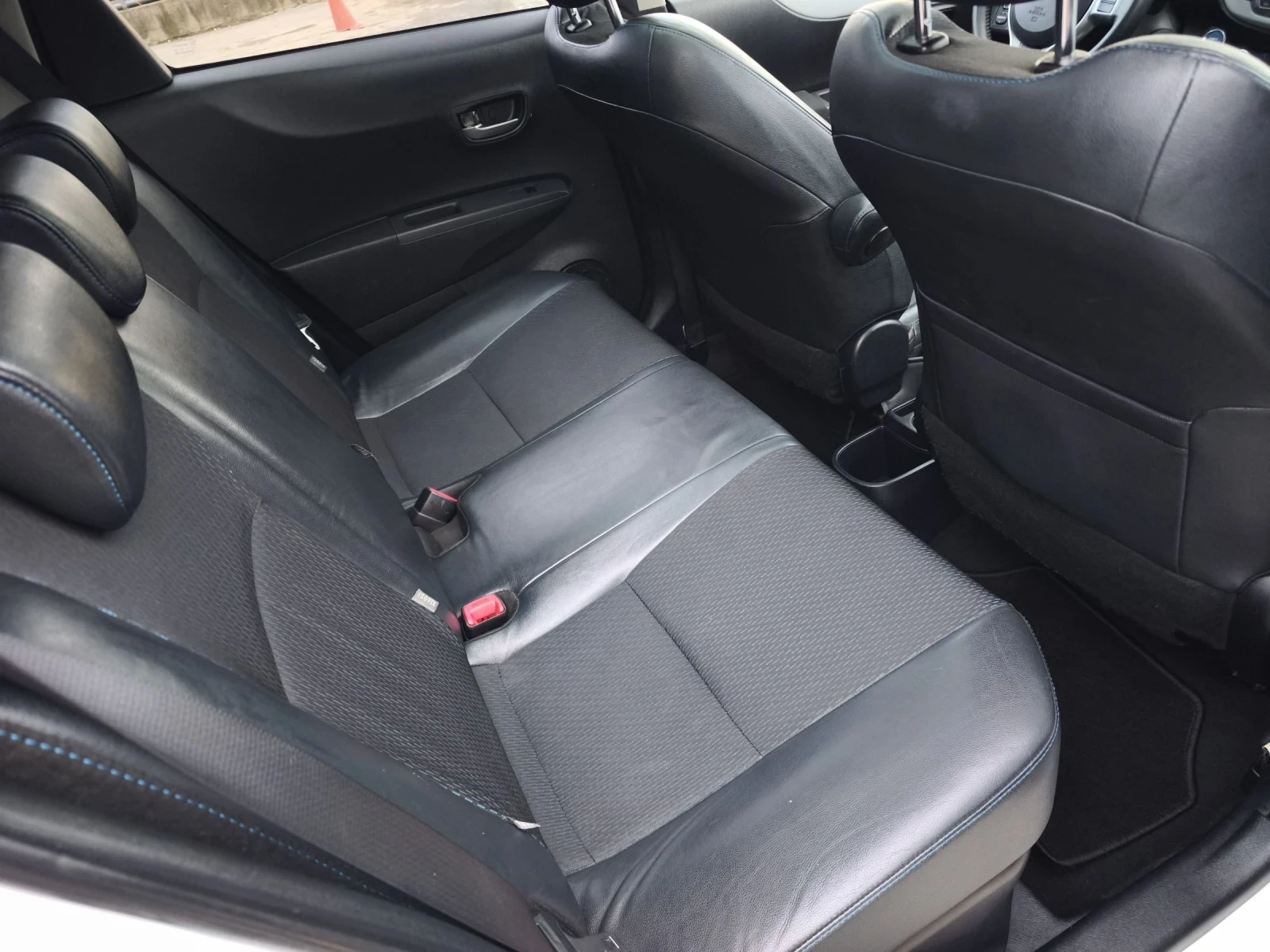 Toyota Yaris 1.5HYBRID LOUNGE NEW !!! | Mobile.bg � ����������� 12