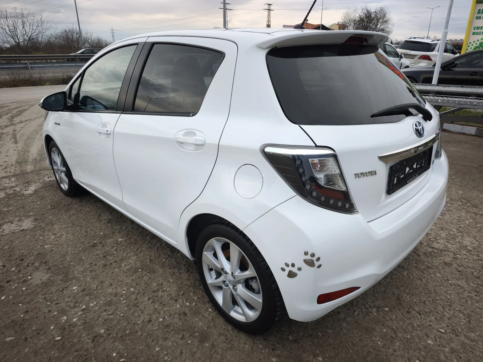 Toyota Yaris 1.5HYBRID LOUNGE NEW !!! - изображение 5