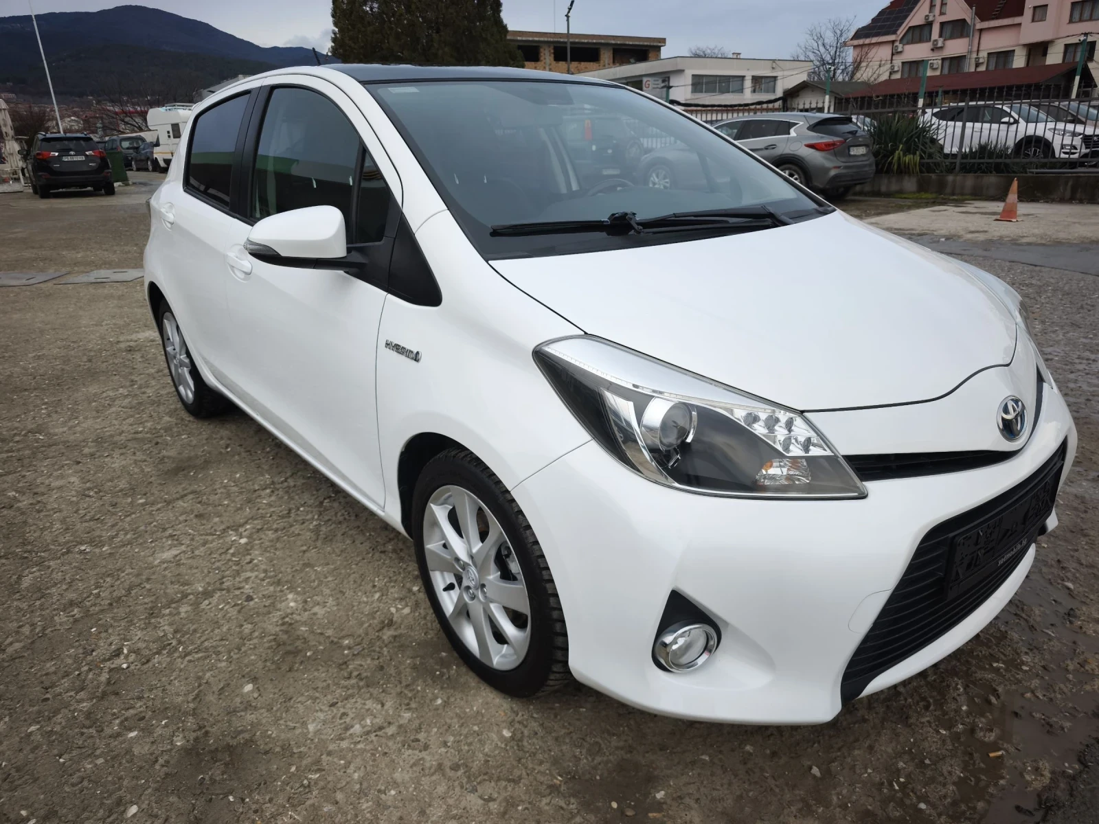 Toyota Yaris 1.5HYBRID LOUNGE NEW !!! - изображение 3