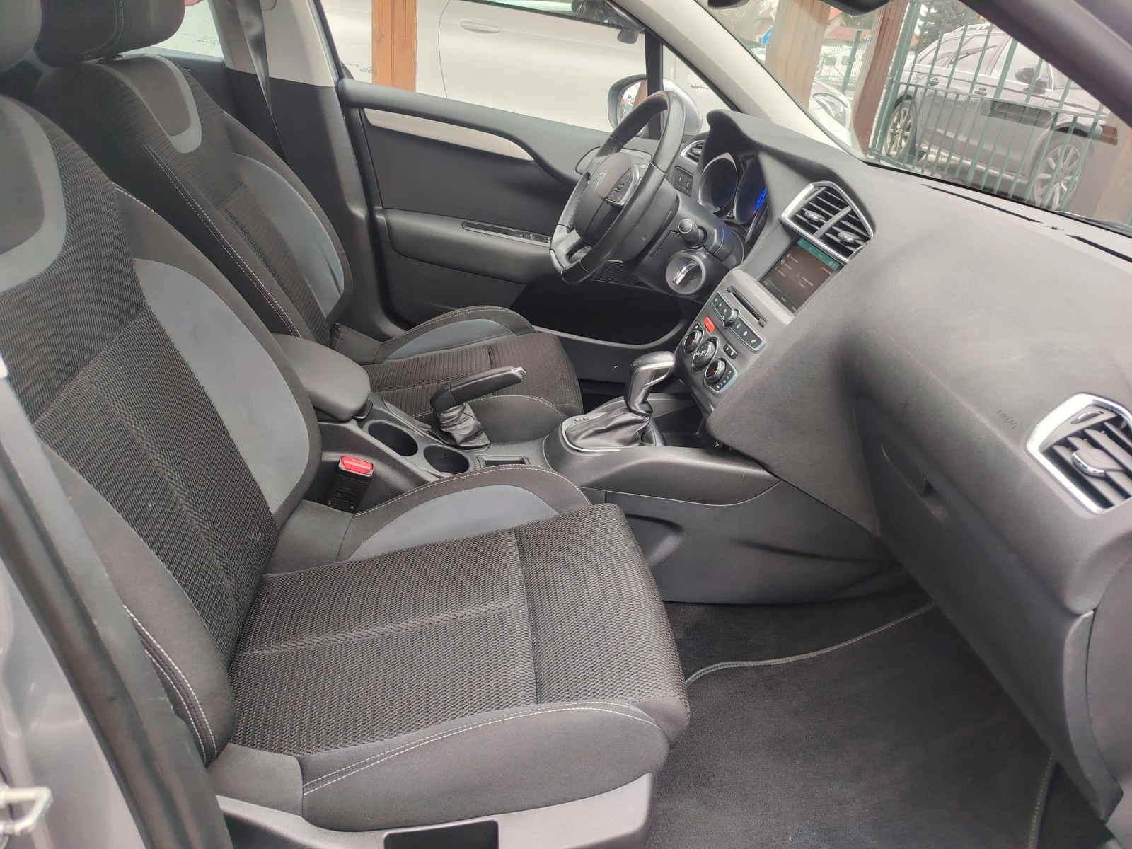 Citroen C4 1.6 B-Hdi Face Avtomat, снимка 8 - Автомобили и джипове - 54083357