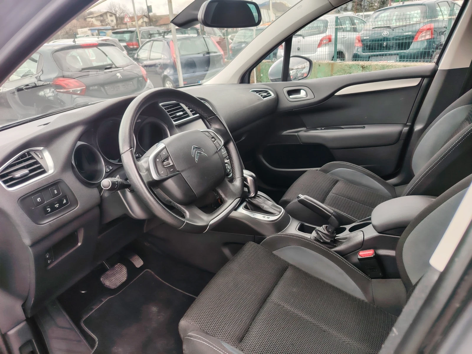 Citroen C4 1.6 B-Hdi Face Avtomat, снимка 12 - Автомобили и джипове - 54083357