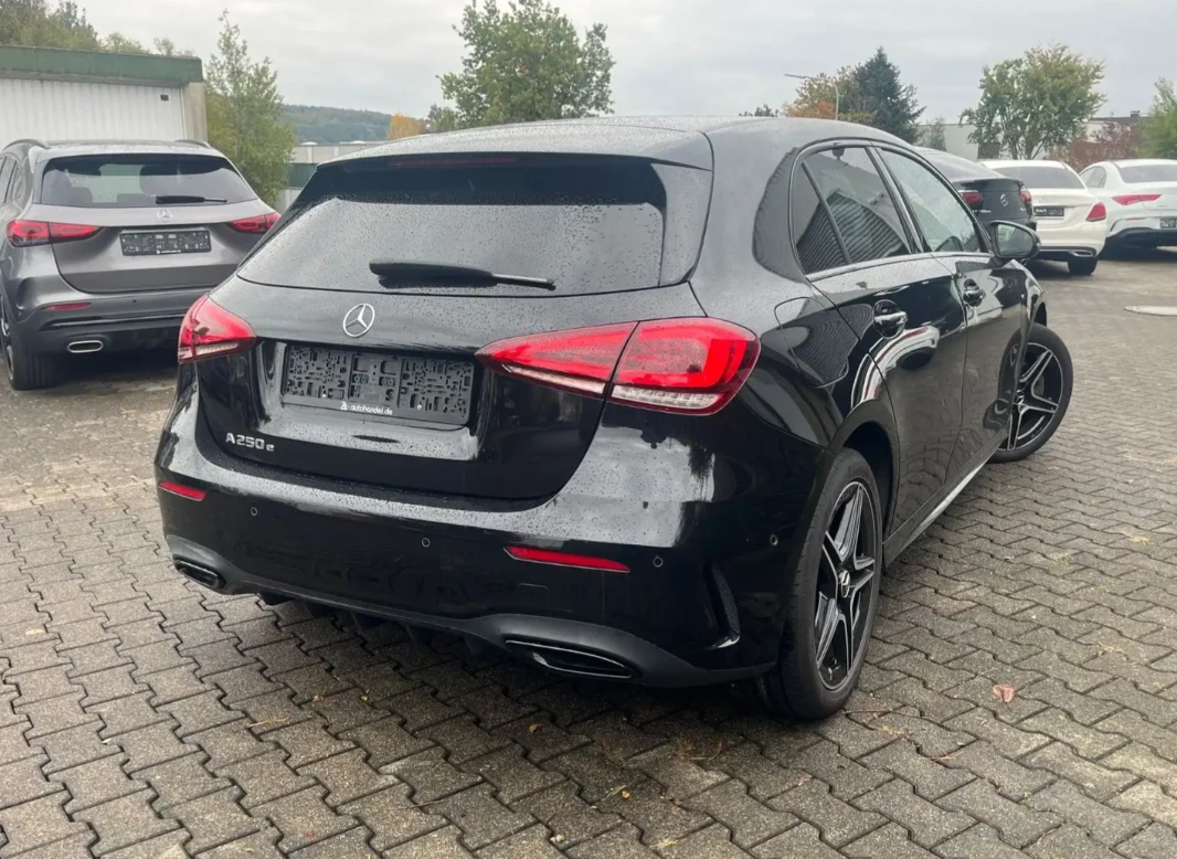 Mercedes-Benz A 250 e AMG Night LED Ambiente, снимка 6 - Автомобили и джипове - 54370985