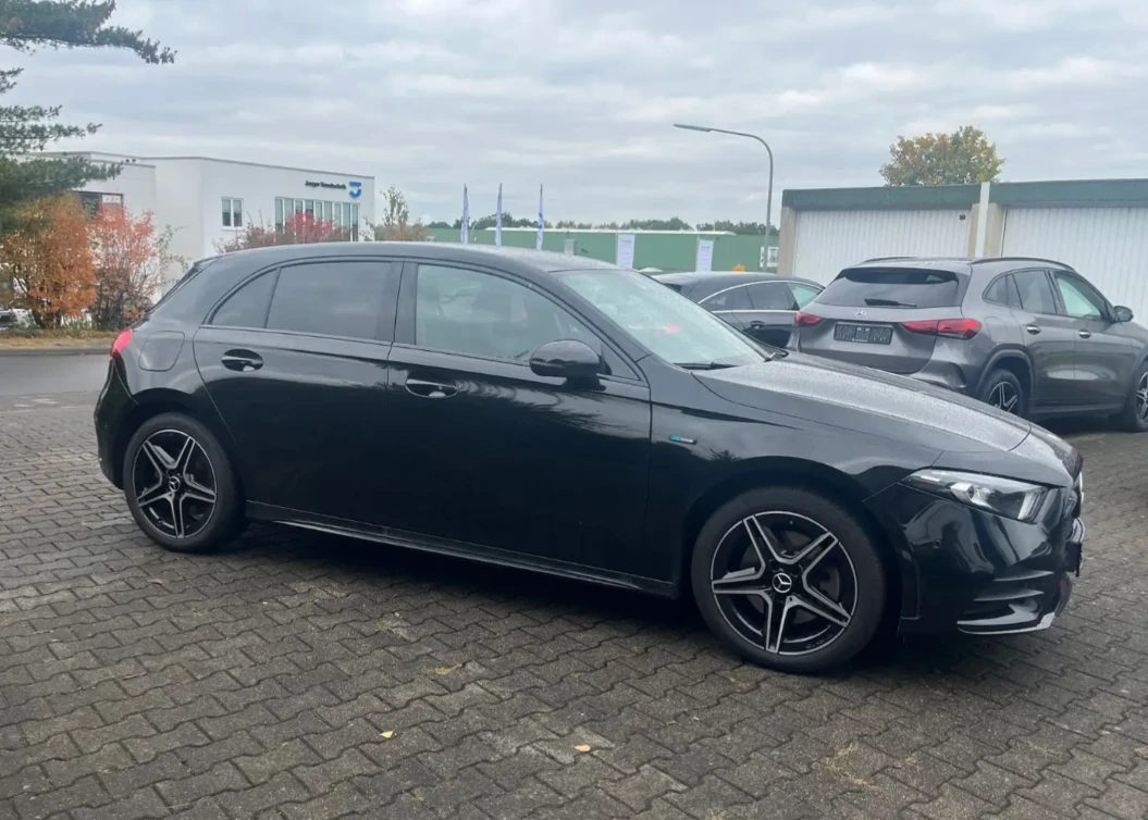 Mercedes-Benz A 250 e AMG Night LED Ambiente, снимка 7 - Автомобили и джипове - 54370985