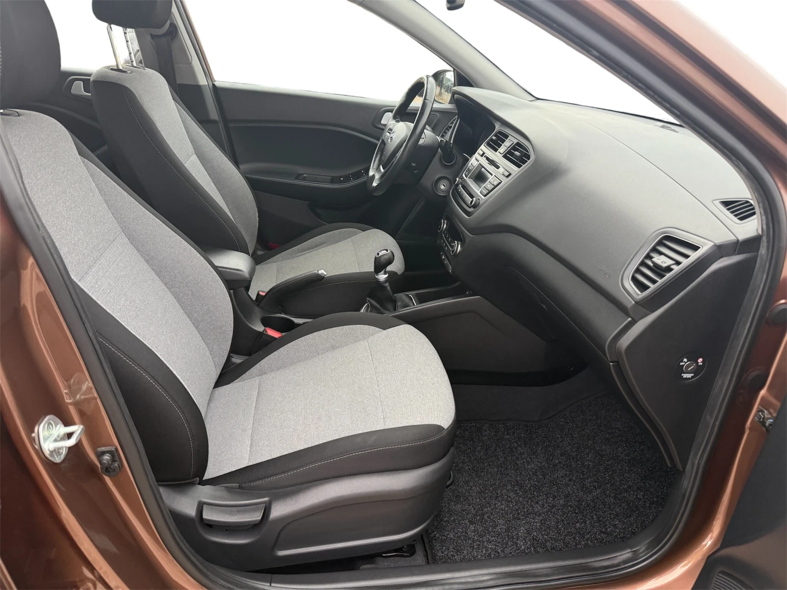 Hyundai I20 1.2/LED/PDC/Euro6, снимка 11 - Автомобили и джипове - 54524159