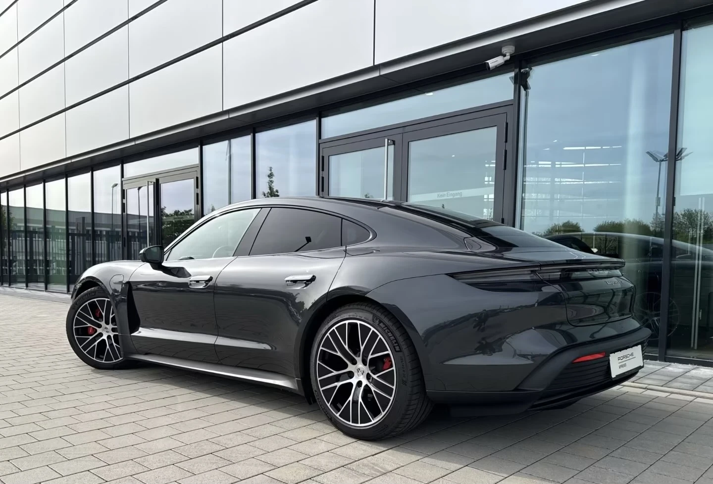 Porsche Taycan 4s FACELIFT Porsche Approved DIST PANO 360* MATRIX, снимка 3 - Автомобили и джипове - 55715631