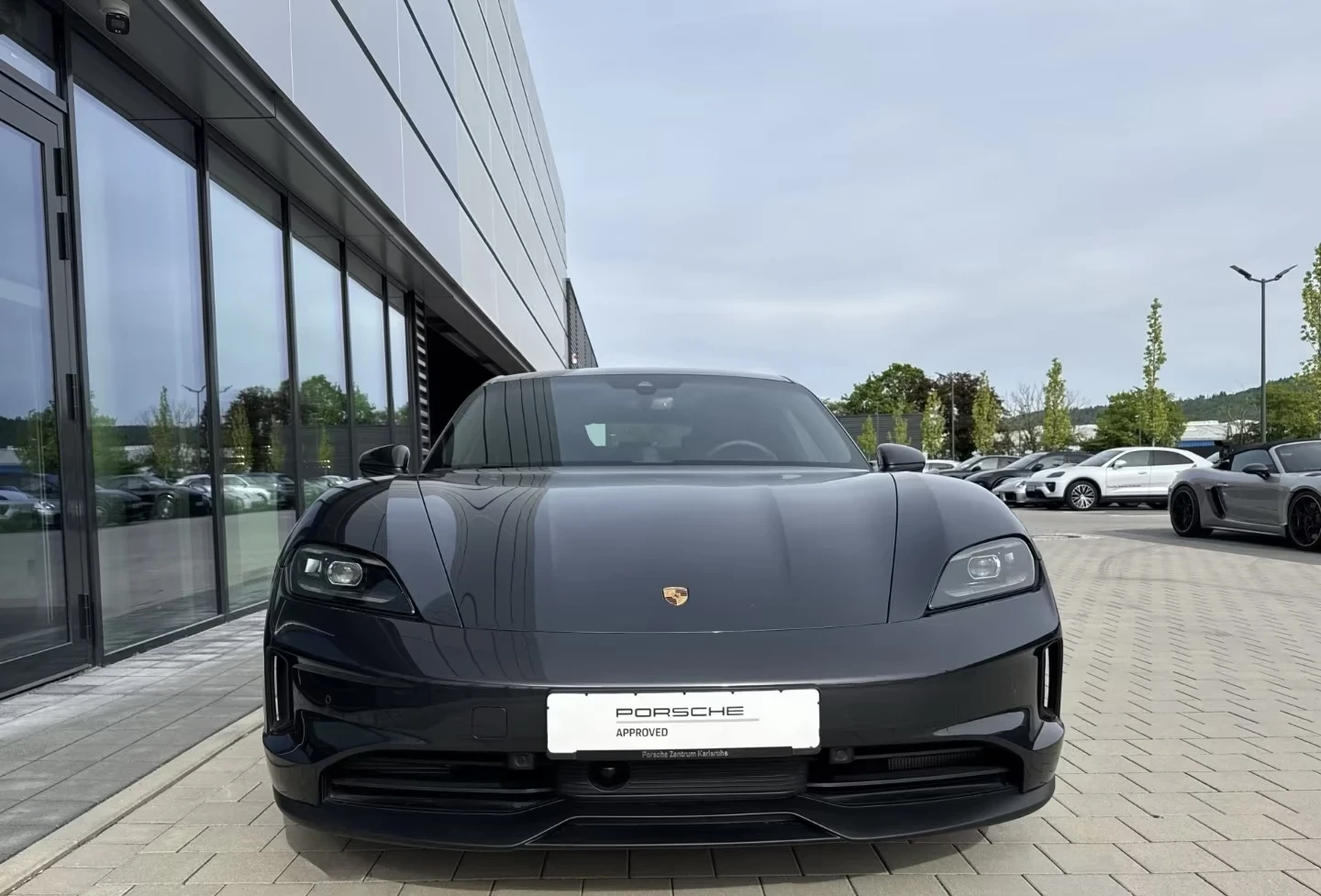 Porsche Taycan 4s FACELIFT Porsche Approved DIST PANO 360* MATRIX, снимка 2 - Автомобили и джипове - 55715631