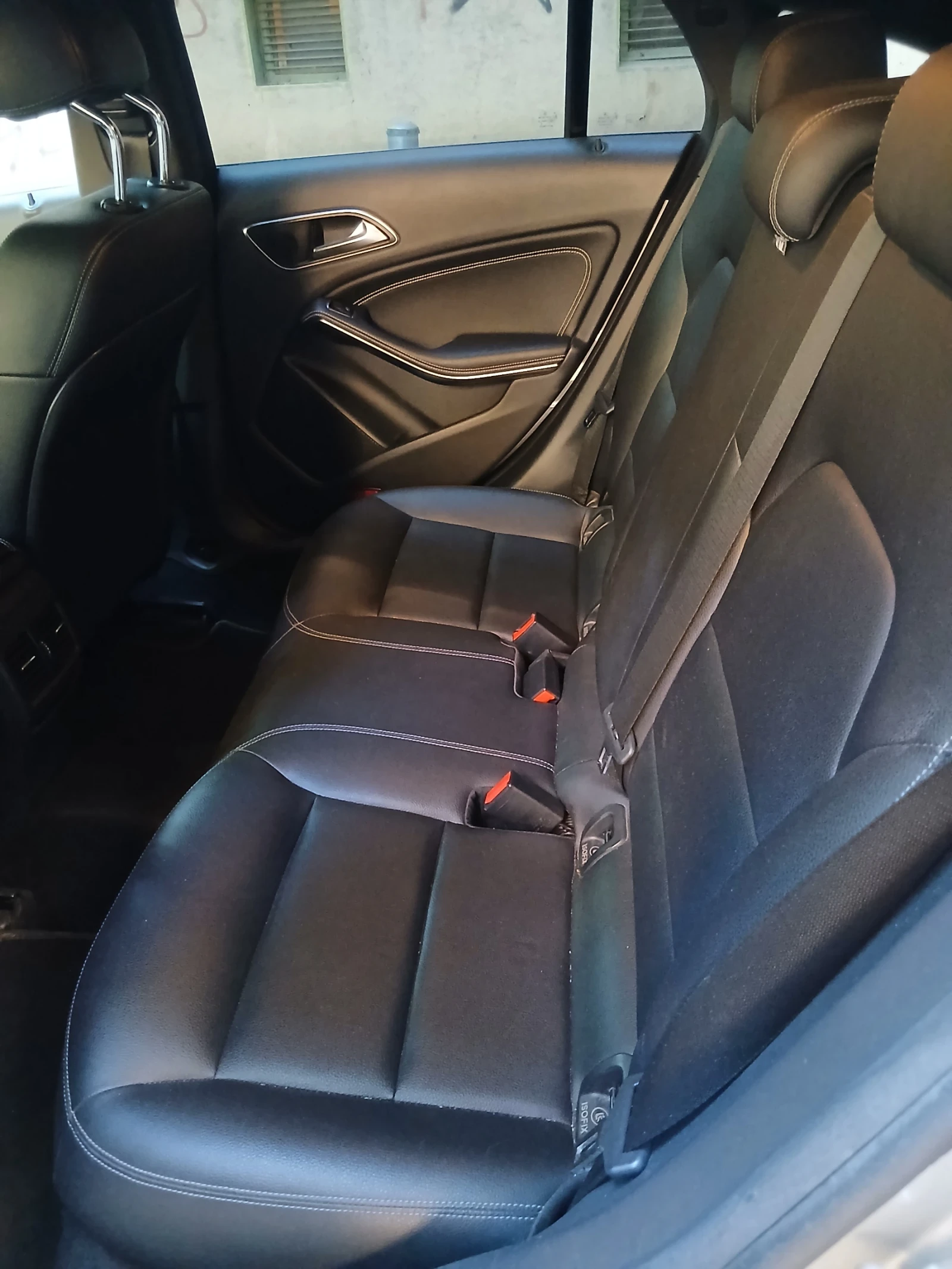 Mercedes-Benz CLA 180, снимка 4 - Автомобили и джипове - 54792103