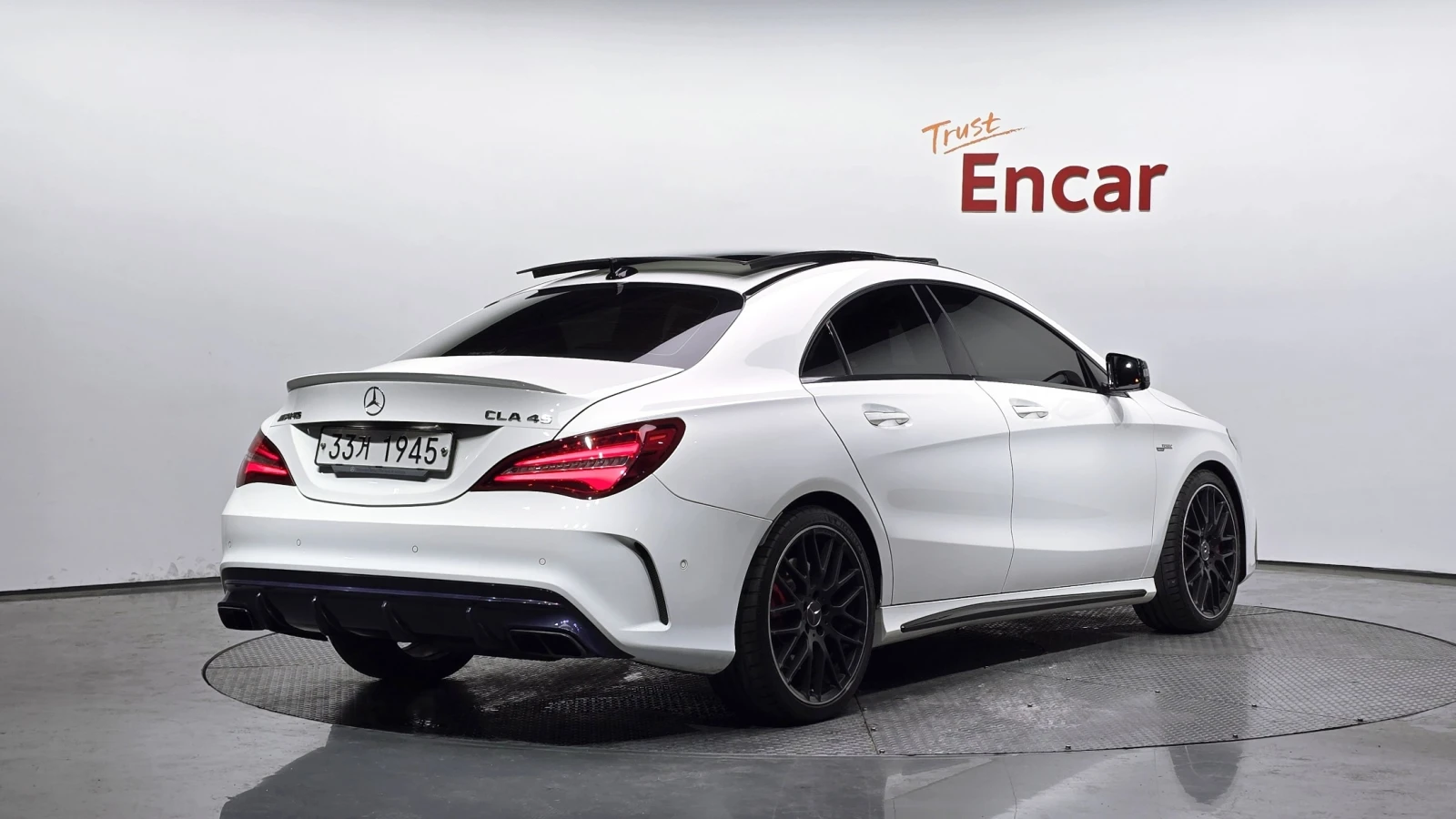 Mercedes-Benz CLA 45 AMG Подгрев/Памет/Панорама/ХАРМАН/Фикс Цена, снимка 2 - Автомобили и джипове - 55222580