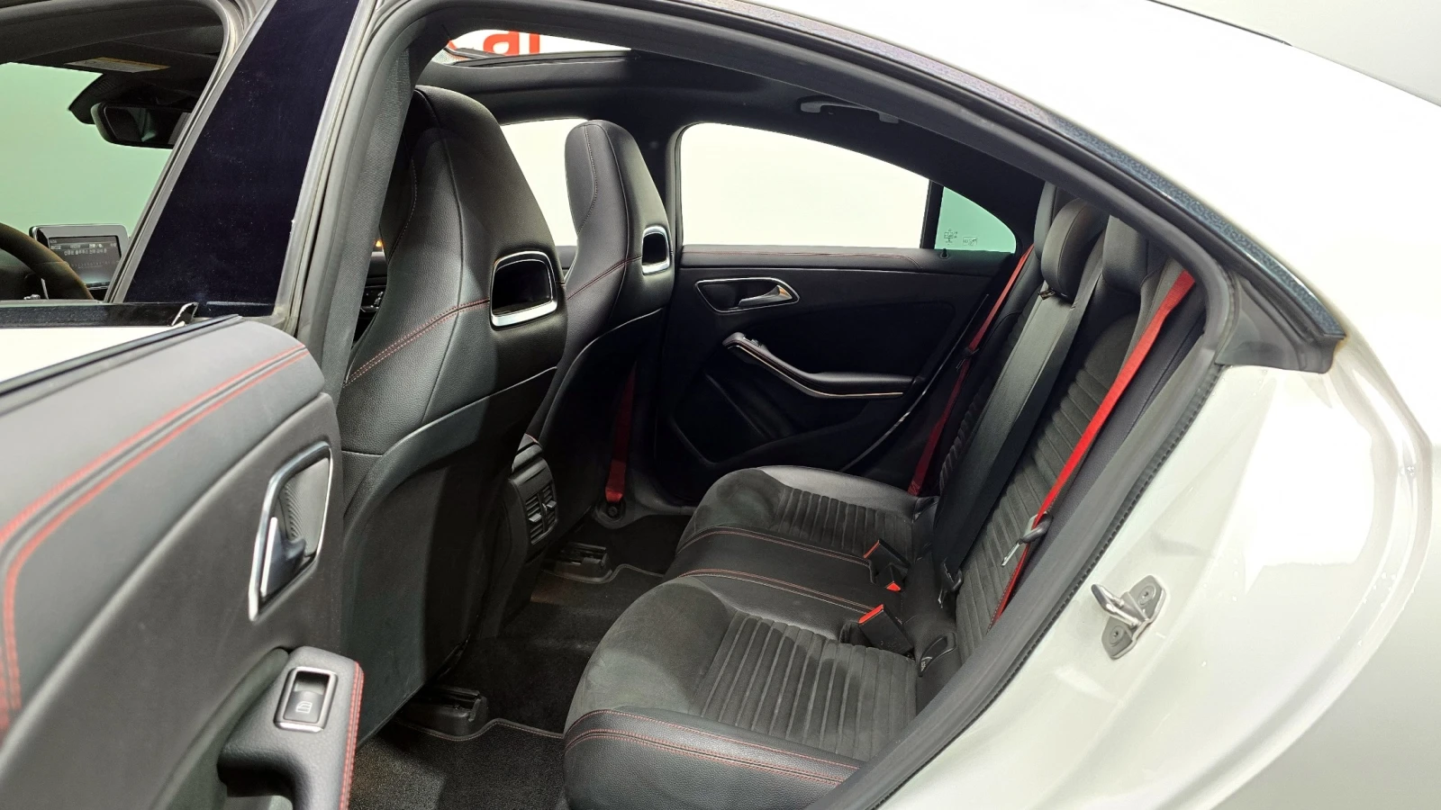 Mercedes-Benz CLA 45 AMG Подгрев/Памет/Панорама/ХАРМАН/Фикс Цена, снимка 10 - Автомобили и джипове - 55222580