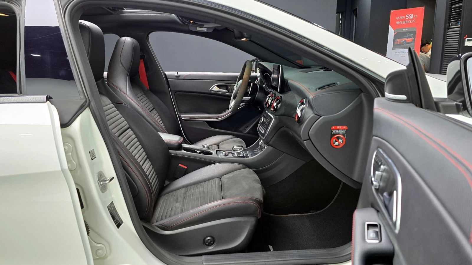 Mercedes-Benz CLA 45 AMG Подгрев/Памет/Панорама/ХАРМАН/Фикс Цена, снимка 9 - Автомобили и джипове - 55222580