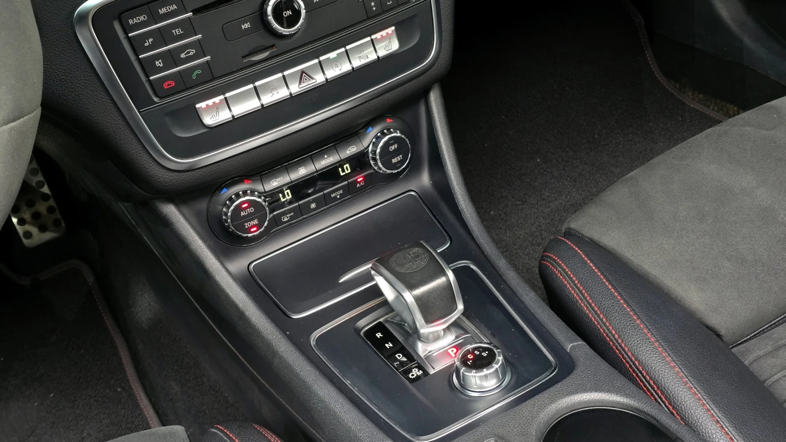 Mercedes-Benz CLA 45 AMG Подгрев/Памет/Панорама/ХАРМАН/Фикс Цена, снимка 6 - Автомобили и джипове - 55222580