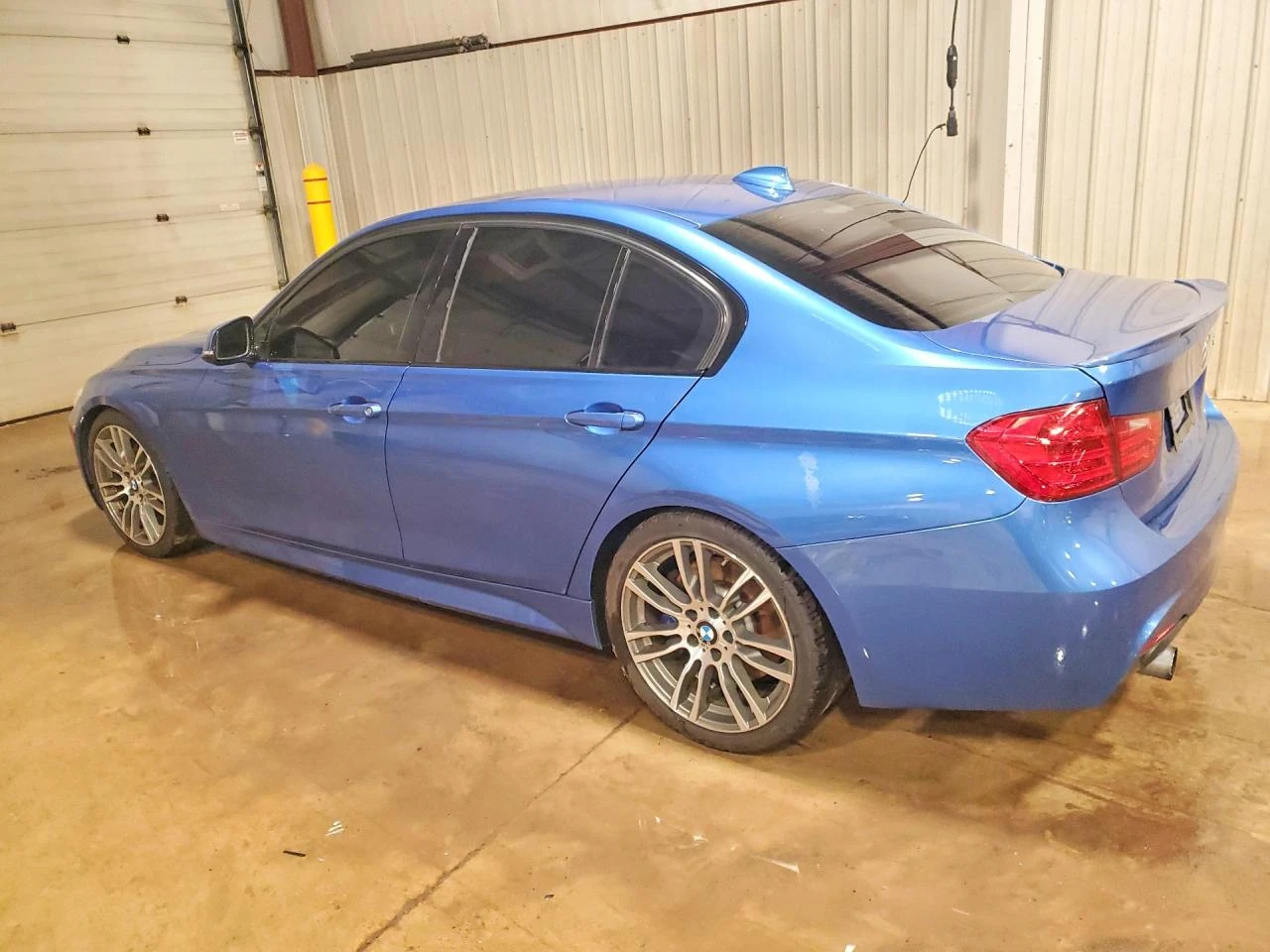 BMW 335 * M-SPORT* HARMAN KARDON* HEAD-UP* ПОДГРЕВ* ШИБИДА, снимка 2 - Автомобили и джипове - 55236939