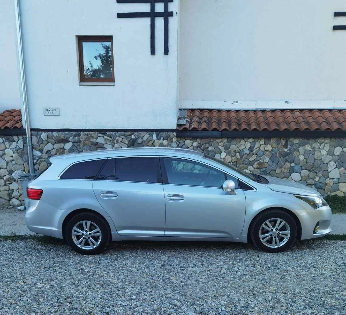 Toyota Avensis  Facelift 2.0 D-4D 126 к.с Навигация/Камера, снимка 6 - Автомобили и джипове - 55675913