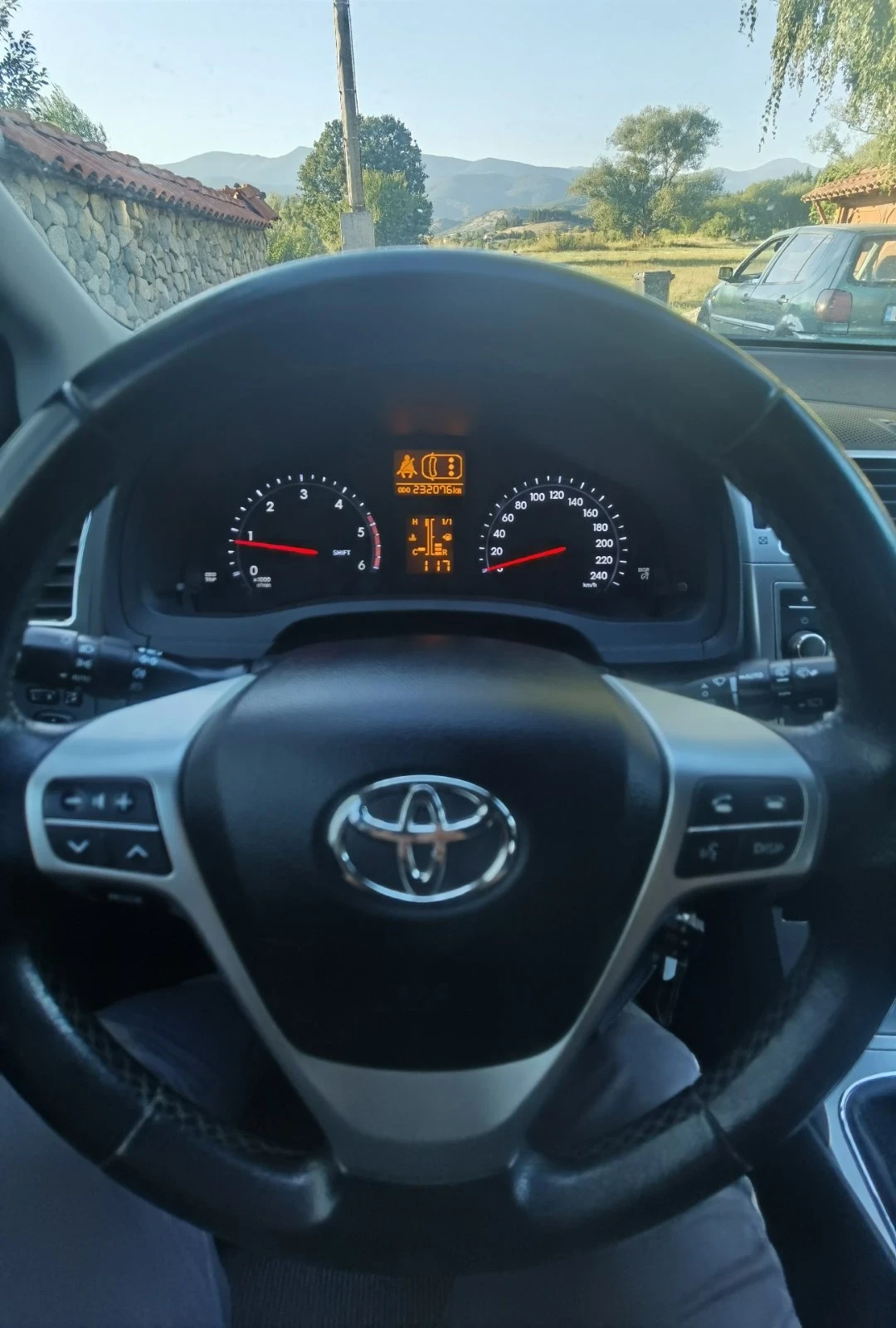 Toyota Avensis  Facelift 2.0 D-4D 126 к.с Навигация/Камера, снимка 14 - Автомобили и джипове - 55675913