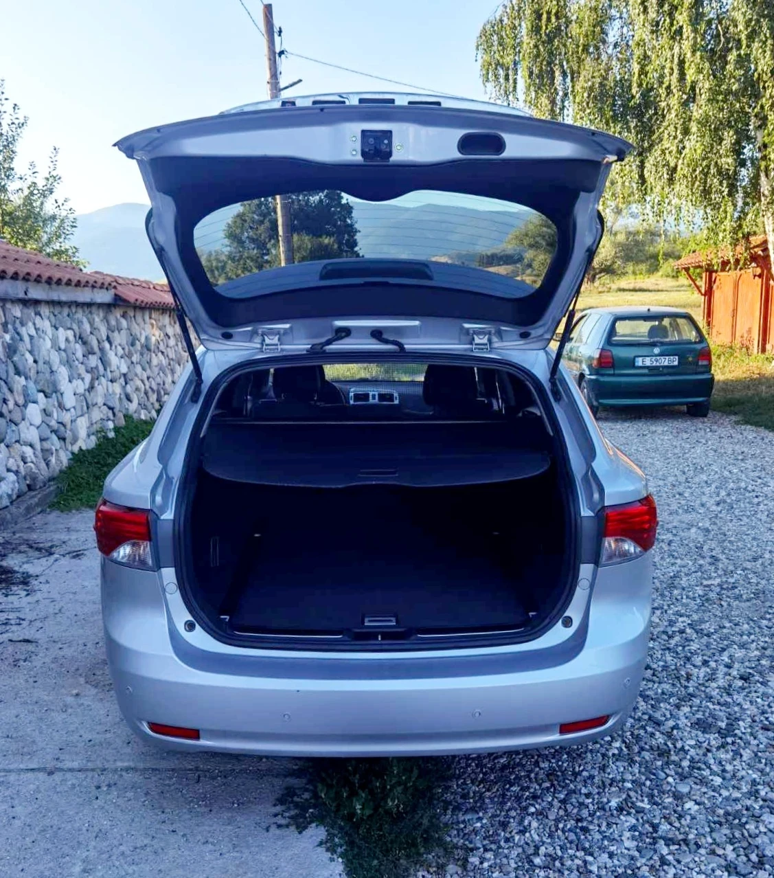 Toyota Avensis  Facelift 2.0 D-4D 126 к.с Навигация/Камера, снимка 7 - Автомобили и джипове - 55675913