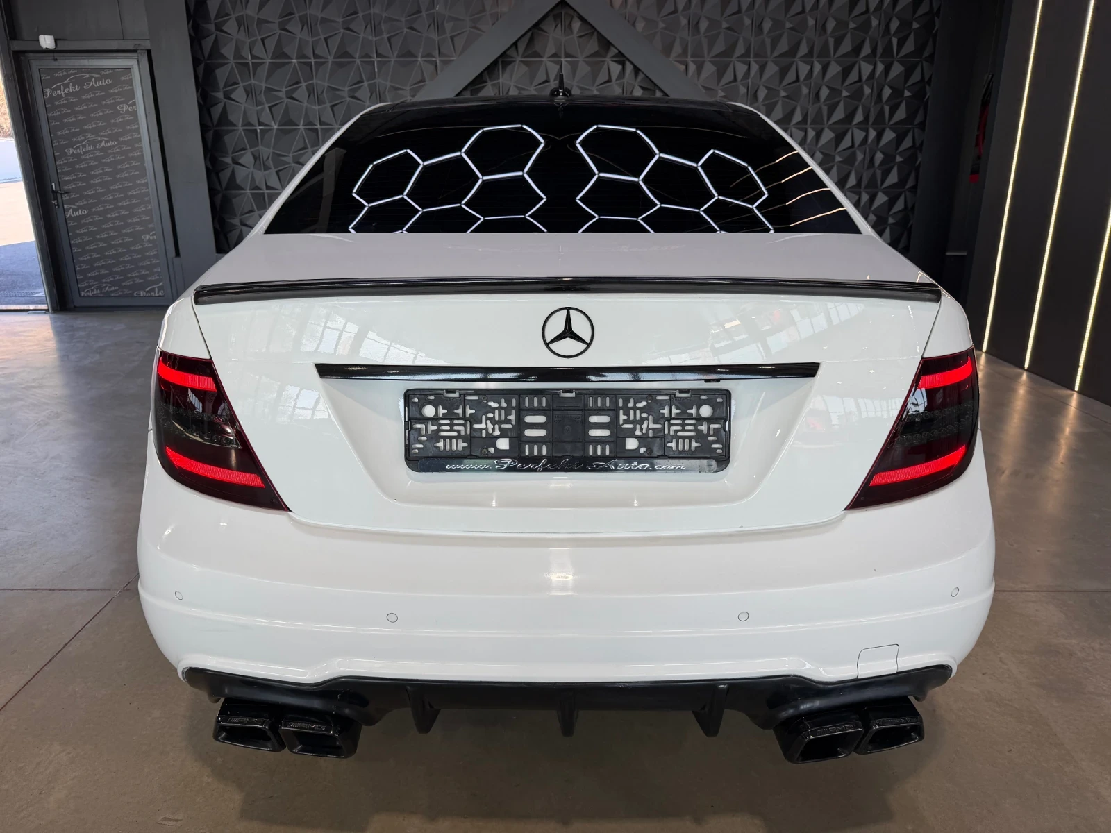 Mercedes-Benz C 220 CDI 4 MATIC* FULL Ekcmpu* ПАНОРАМА * HARMAN/KARDON, снимка 4 - Автомобили и джипове - 55681562