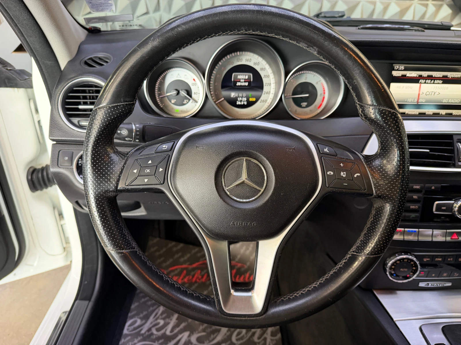 Mercedes-Benz C 220 CDI 4 MATIC* FULL Ekcmpu* ПАНОРАМА * HARMAN/KARDON, снимка 11 - Автомобили и джипове - 55681562
