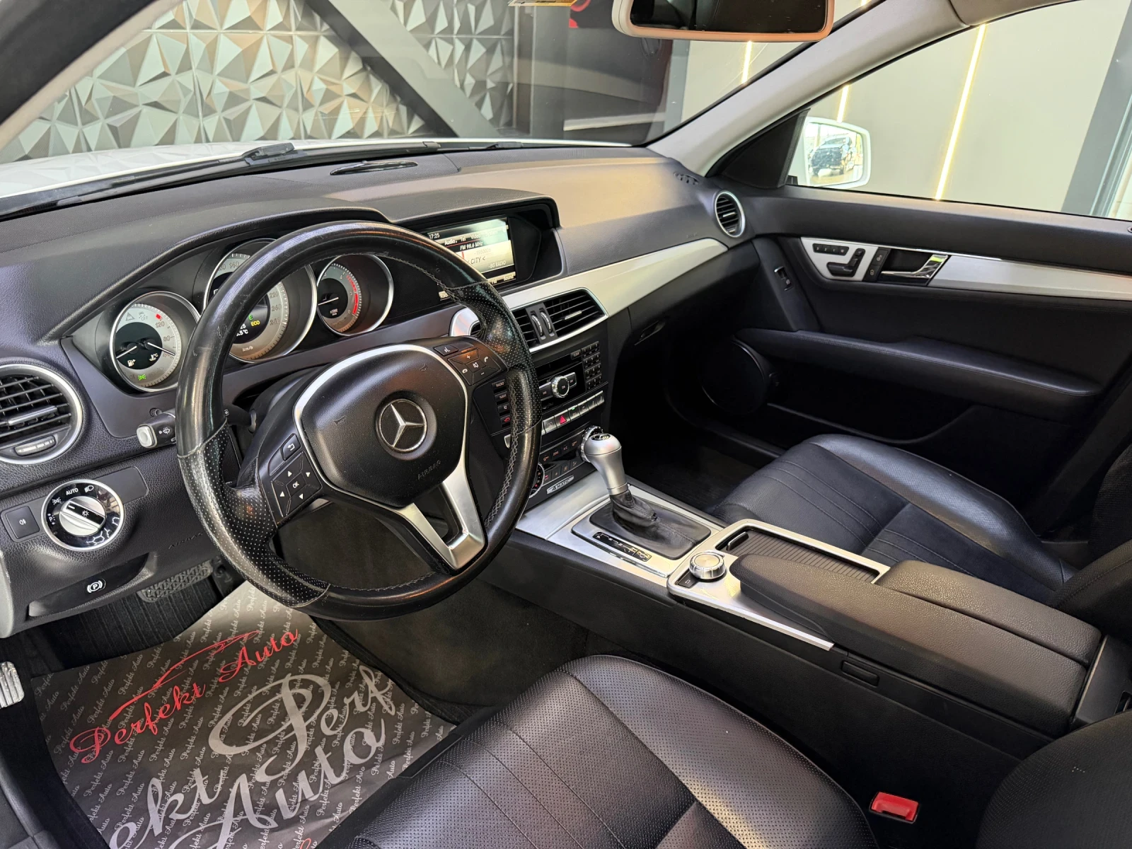 Mercedes-Benz C 220 CDI 4 MATIC* FULL Ekcmpu* ПАНОРАМА * HARMAN/KARDON, снимка 7 - Автомобили и джипове - 55681562