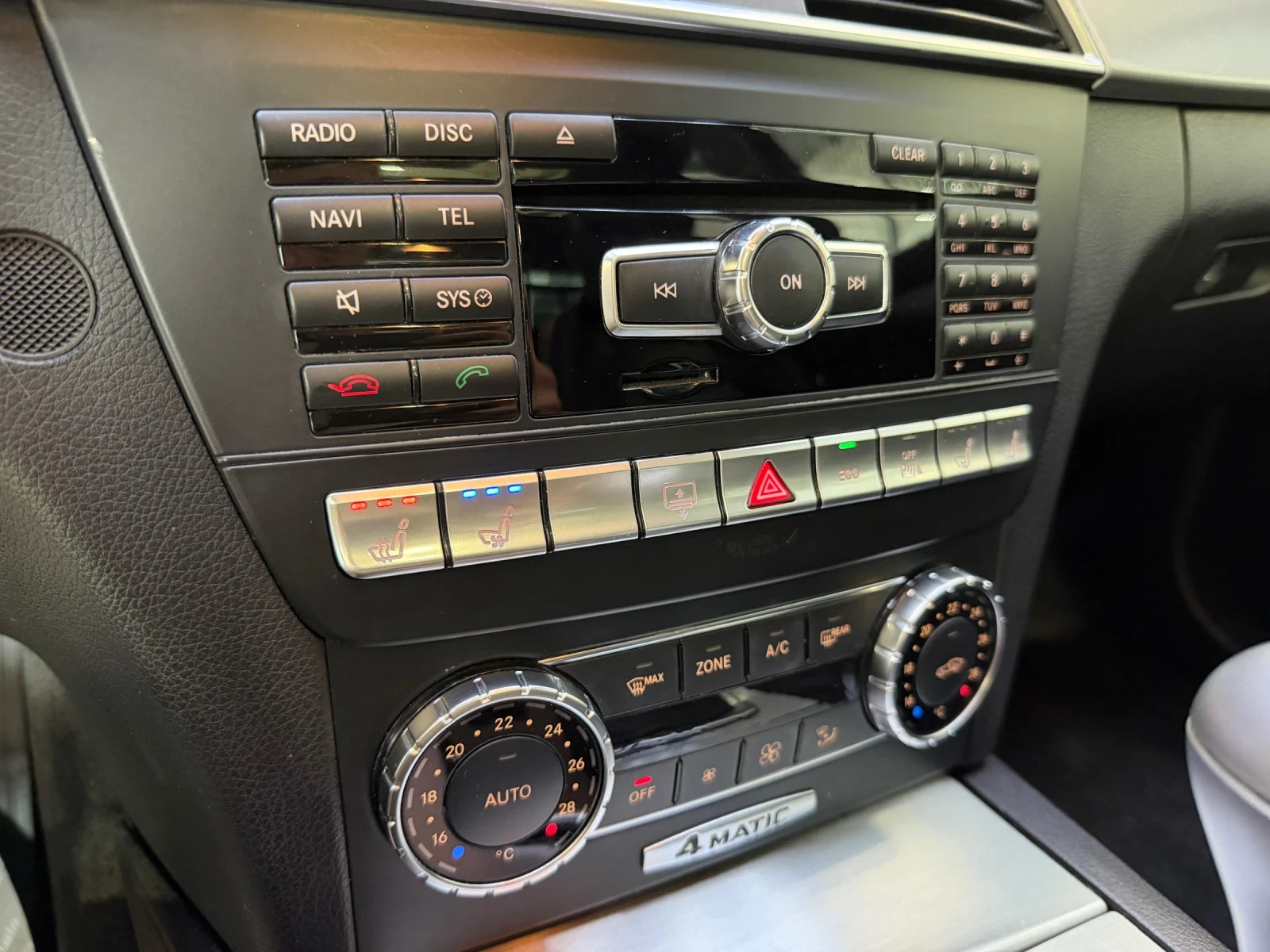 Mercedes-Benz C 220 CDI 4 MATIC* FULL Ekcmpu* ПАНОРАМА * HARMAN/KARDON, снимка 9 - Автомобили и джипове - 55681562