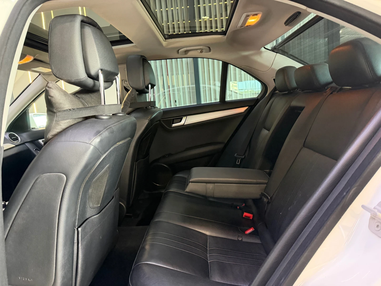 Mercedes-Benz C 220 CDI 4 MATIC* FULL Ekcmpu* ПАНОРАМА * HARMAN/KARDON, снимка 5 - Автомобили и джипове - 55681562