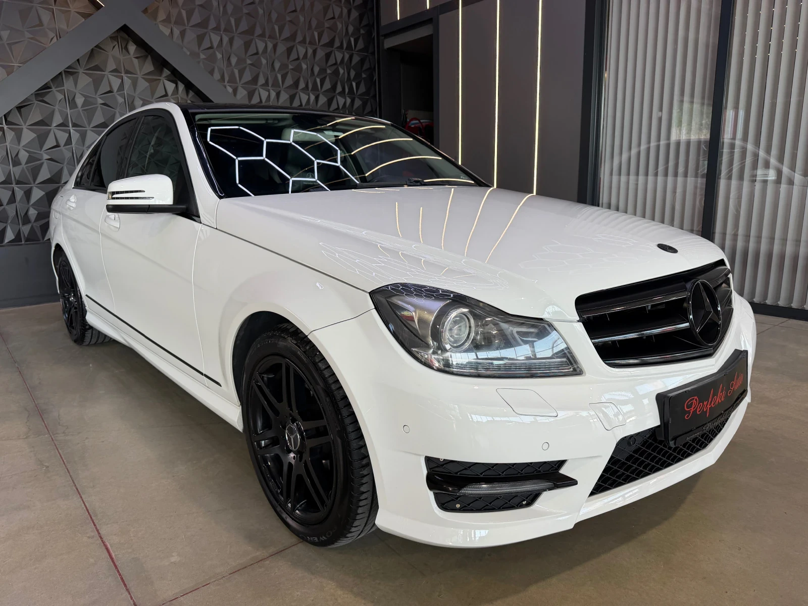 Mercedes-Benz C 220 CDI 4 MATIC* FULL Ekcmpu* ПАНОРАМА * HARMAN/KARDON