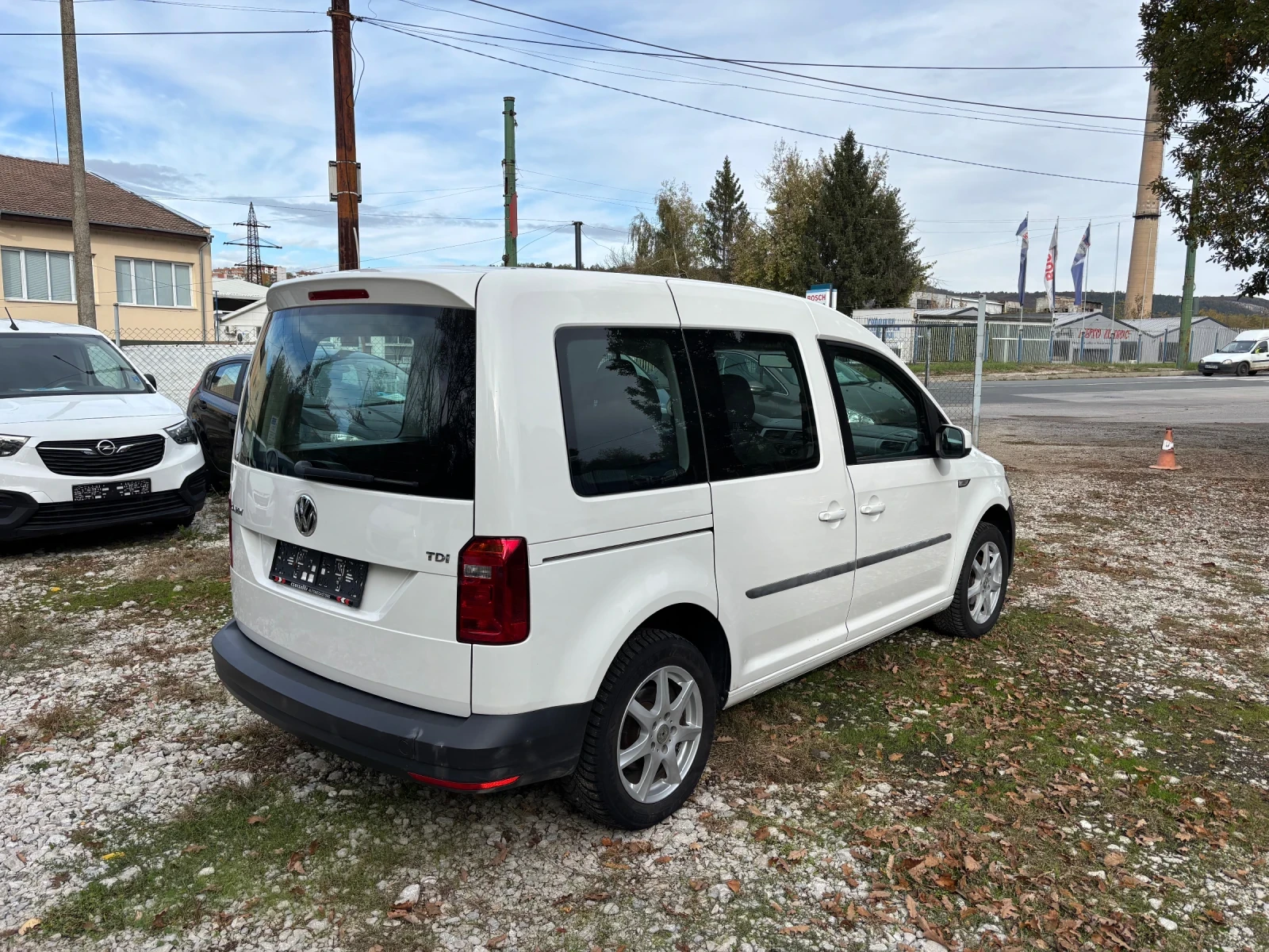 VW Caddy 2.0 TDI, снимка 4 - Автомобили и джипове - 56672232