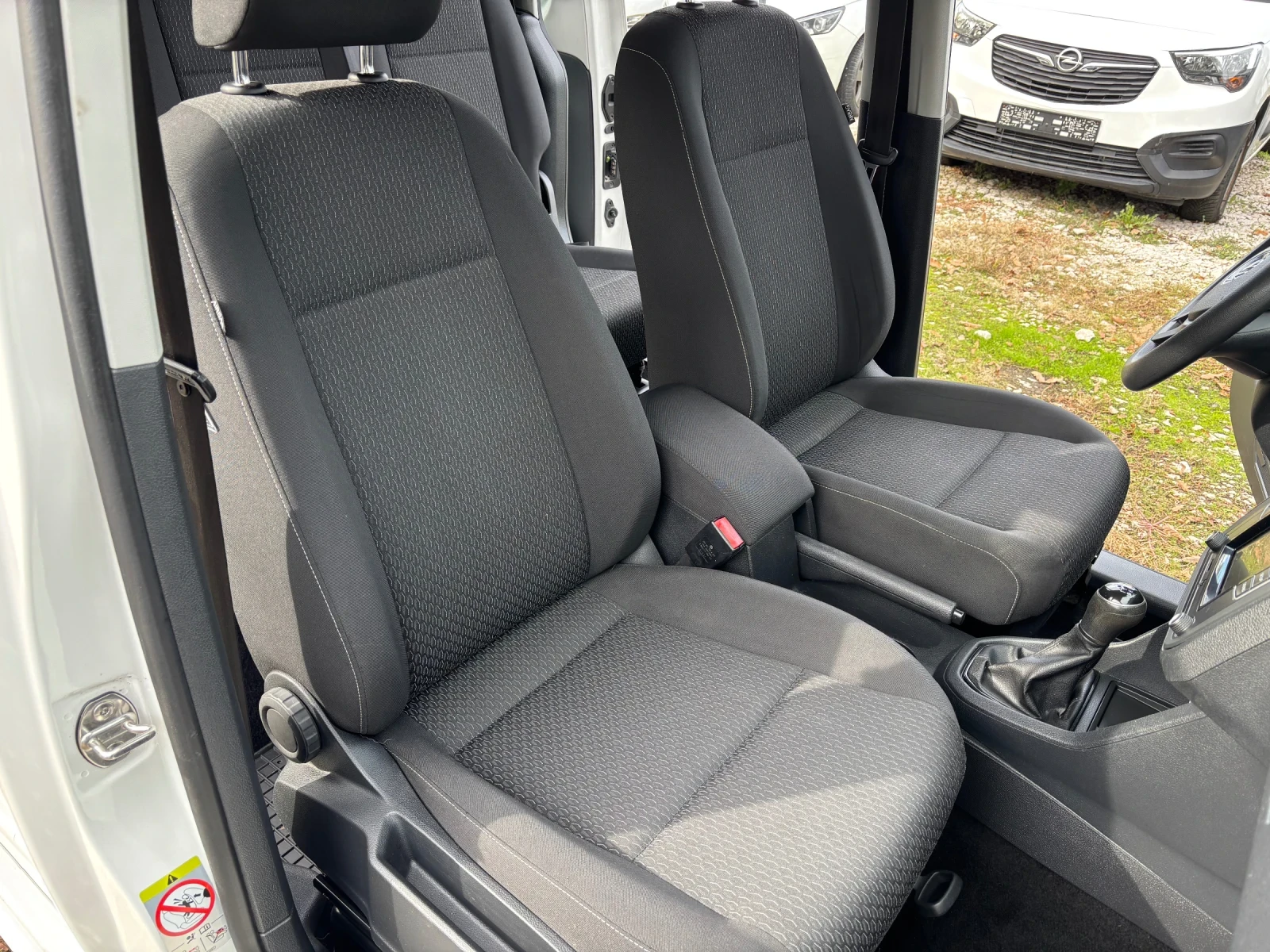 VW Caddy 2.0 TDI, снимка 9 - Автомобили и джипове - 56672232