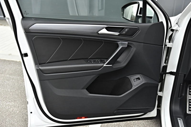 VW Tiguan 2.0TDI/3xR Line/4motion/Distronic/Cam360/KeyLess//, снимка 7 - Автомобили и джипове - 52645333