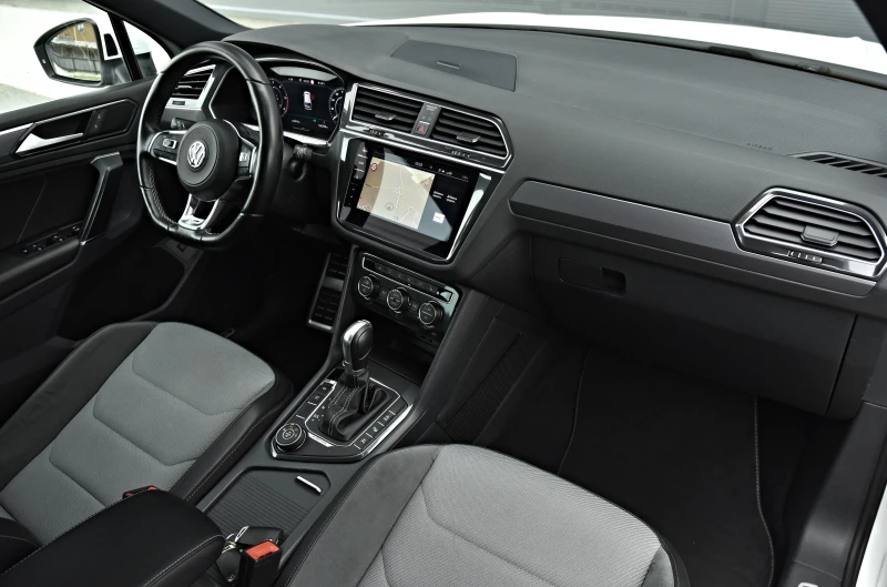 VW Tiguan 2.0TDI/3xR Line/4motion/Distronic/Cam360/KeyLess//, снимка 14 - Автомобили и джипове - 52645333