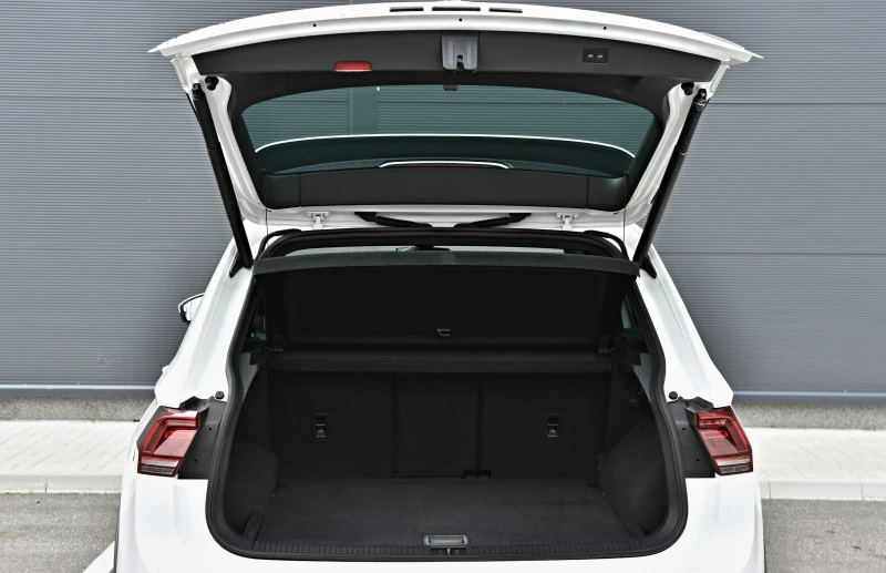 VW Tiguan 2.0TDI/3xR Line/4motion/Distronic/Cam360/KeyLess//, снимка 17 - Автомобили и джипове - 52645333