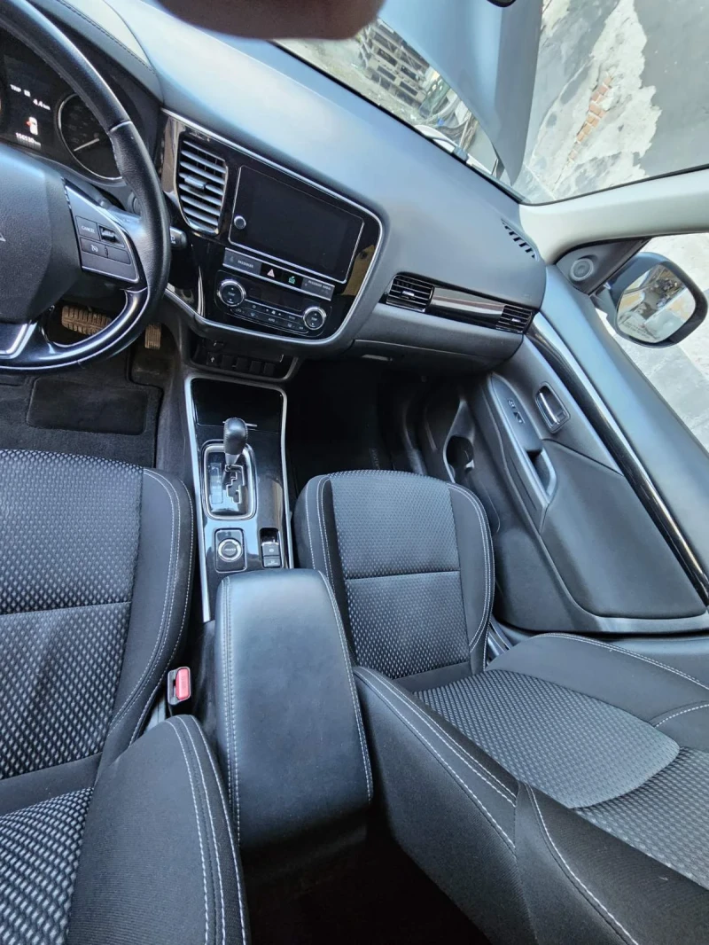 Mitsubishi Outlander 2.4 , снимка 12 - Автомобили и джипове - 53104049