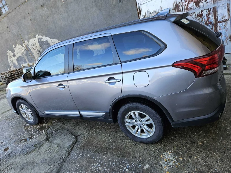 Mitsubishi Outlander 2.4 , снимка 4 - Автомобили и джипове - 53104049