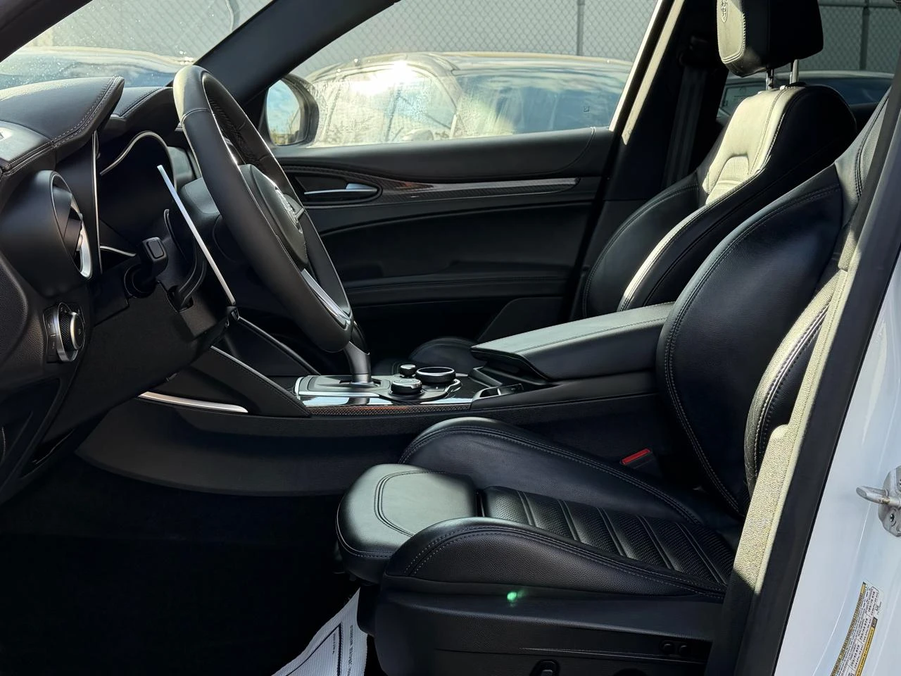 Alfa Romeo Stelvio 2.0T AWD / Ti Sport / Harman-Kardon /Carbon / PANO - изображение 6