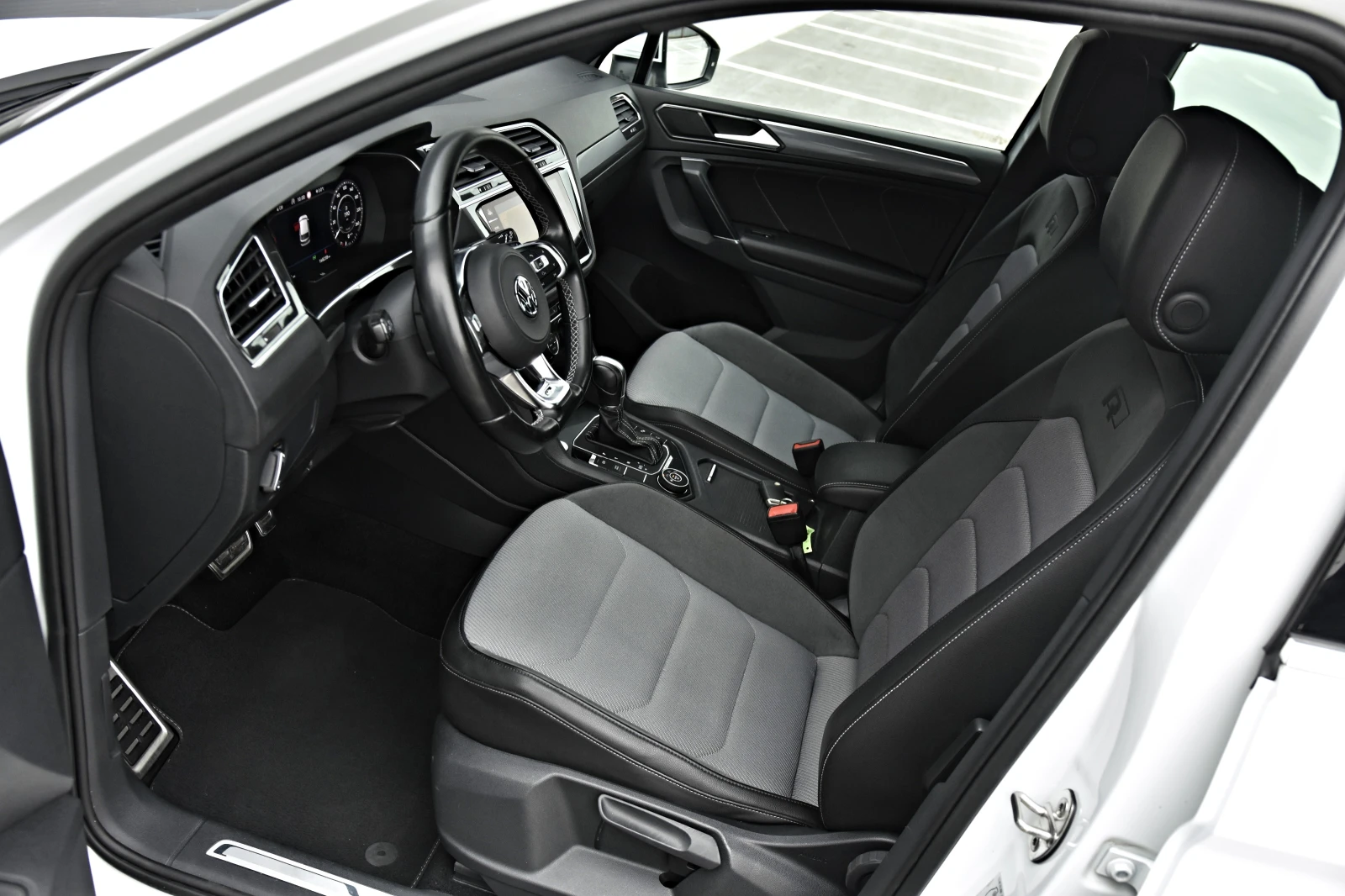 VW Tiguan 2.0TDI/3xR Line/4motion/Distronic/Cam360/KeyLess// | Mobile.bg   8