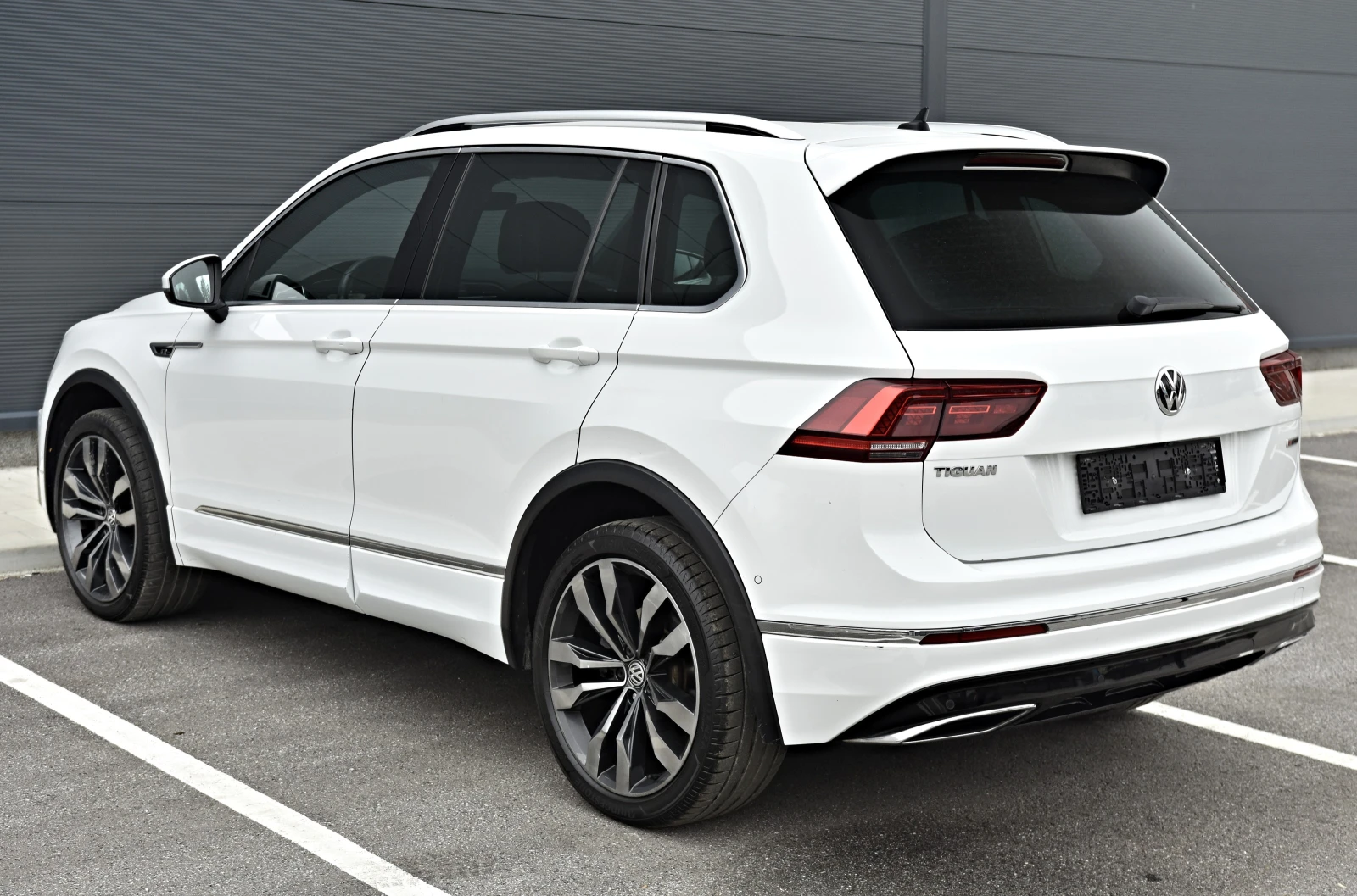 VW Tiguan 2.0TDI/3xR Line/4motion/Distronic/Cam360/KeyLess// | Mobile.bg   6