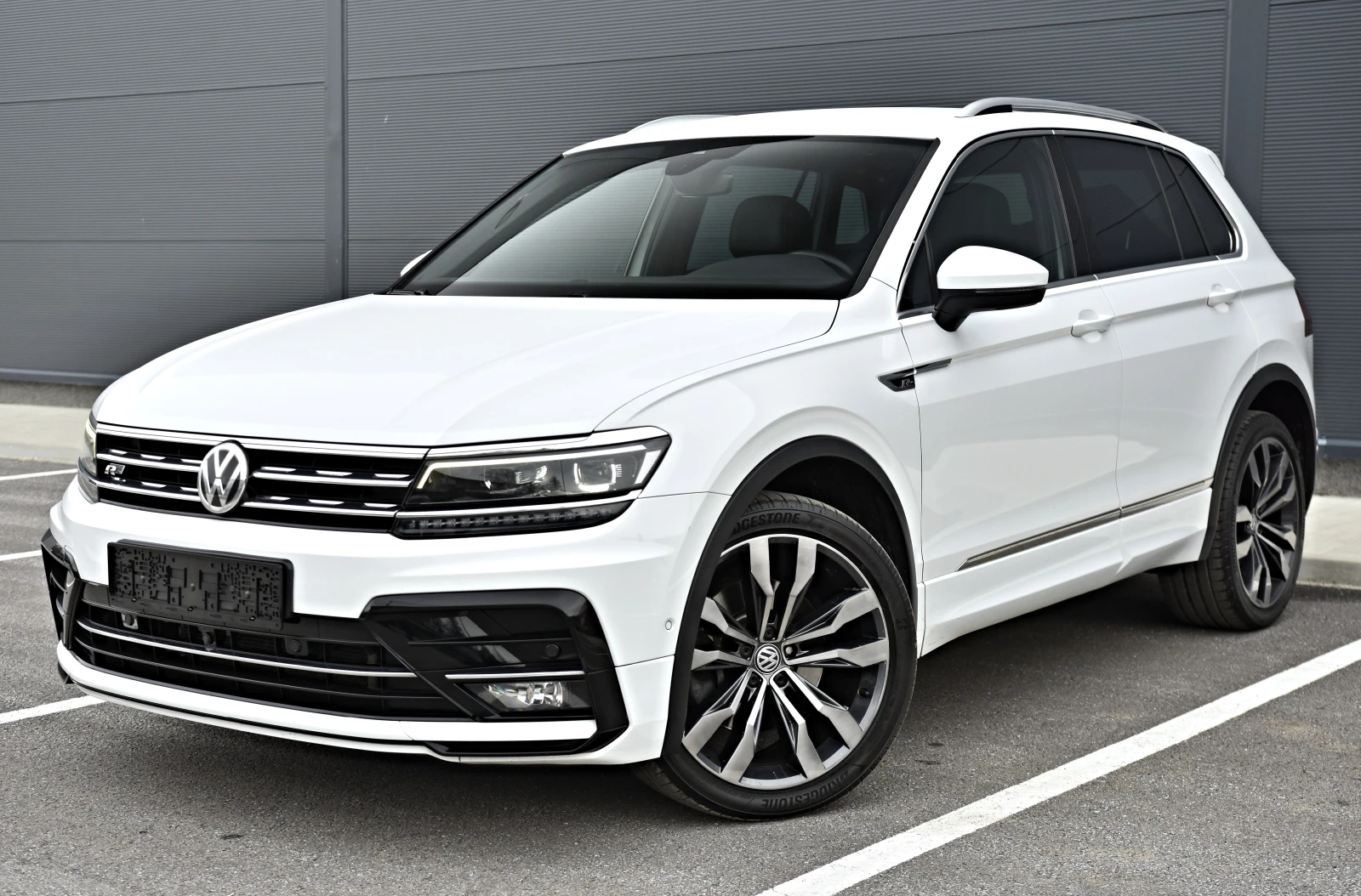 VW Tiguan 2.0TDI/3xR Line/4motion/Distronic/Cam360/KeyLess// | Mobile.bg   1