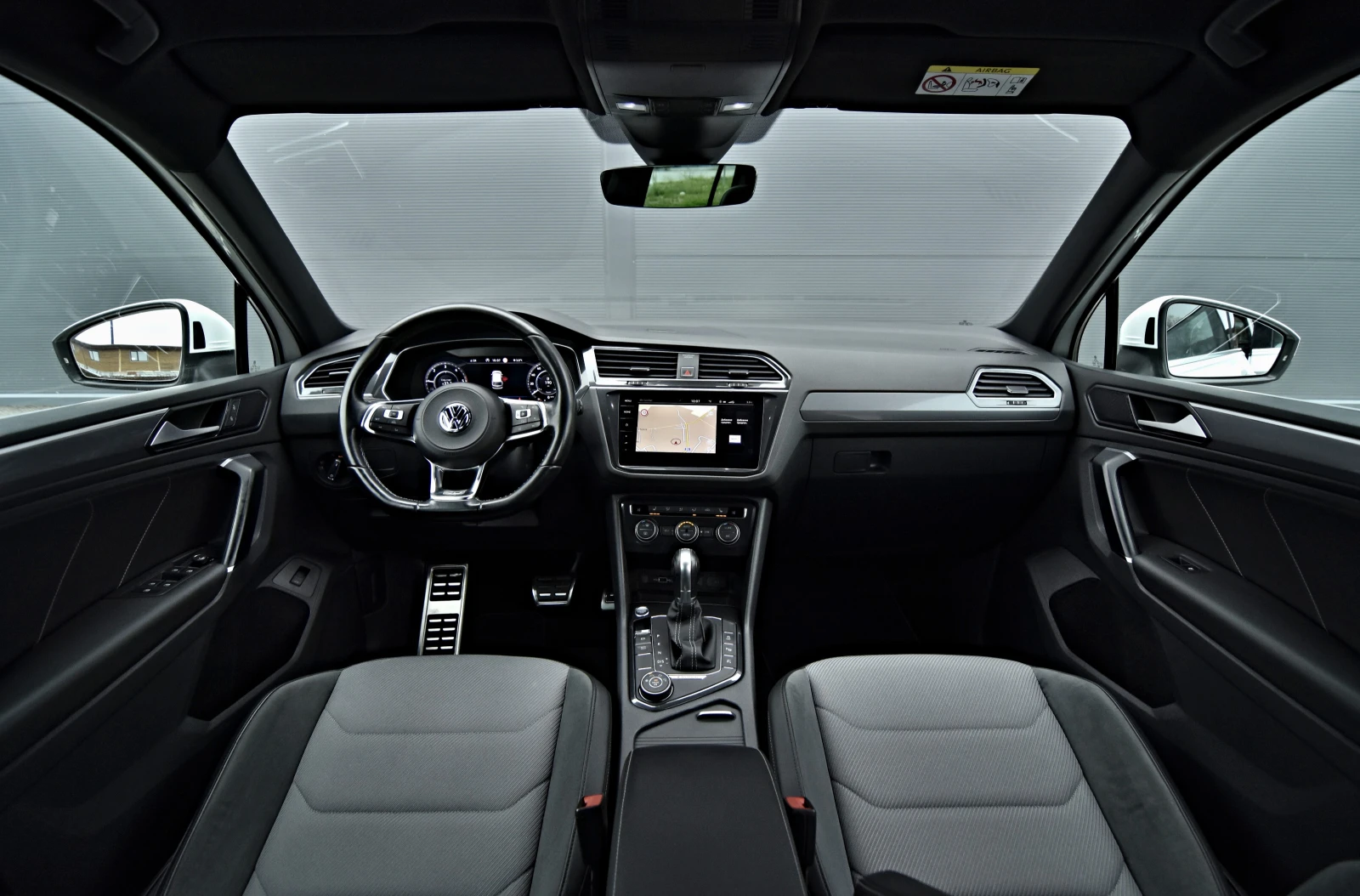 VW Tiguan 2.0TDI/3xR Line/4motion/Distronic/Cam360/KeyLess// | Mobile.bg   16