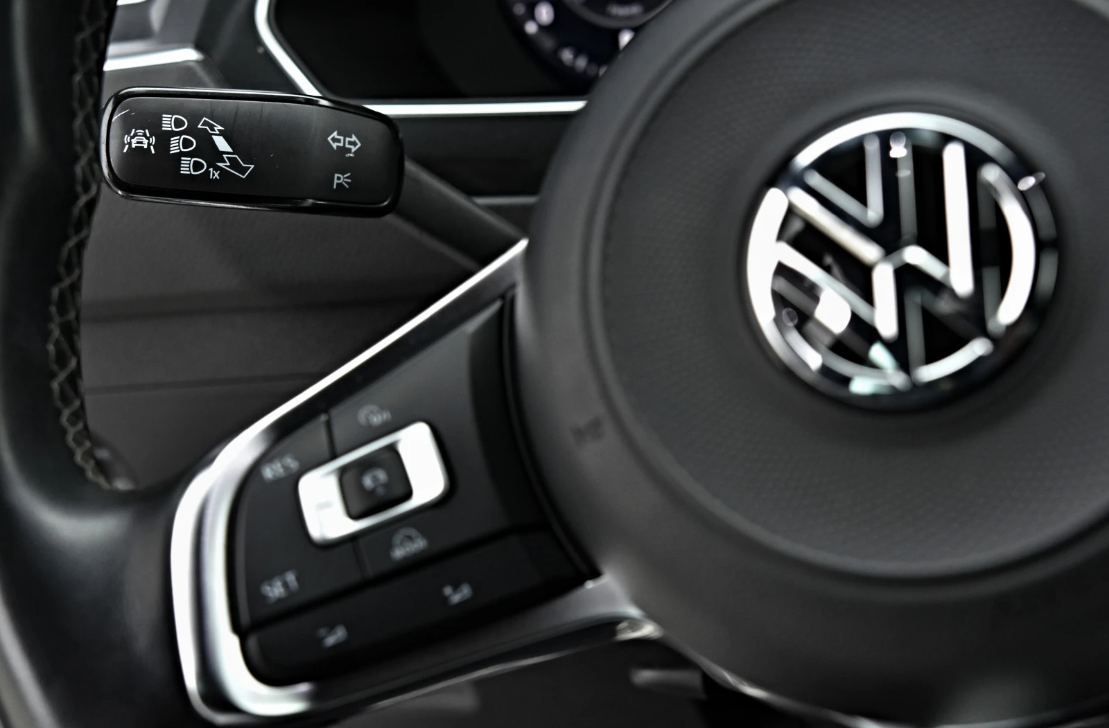 VW Tiguan 2.0TDI/3xR Line/4motion/Distronic/Cam360/KeyLess// | Mobile.bg   10