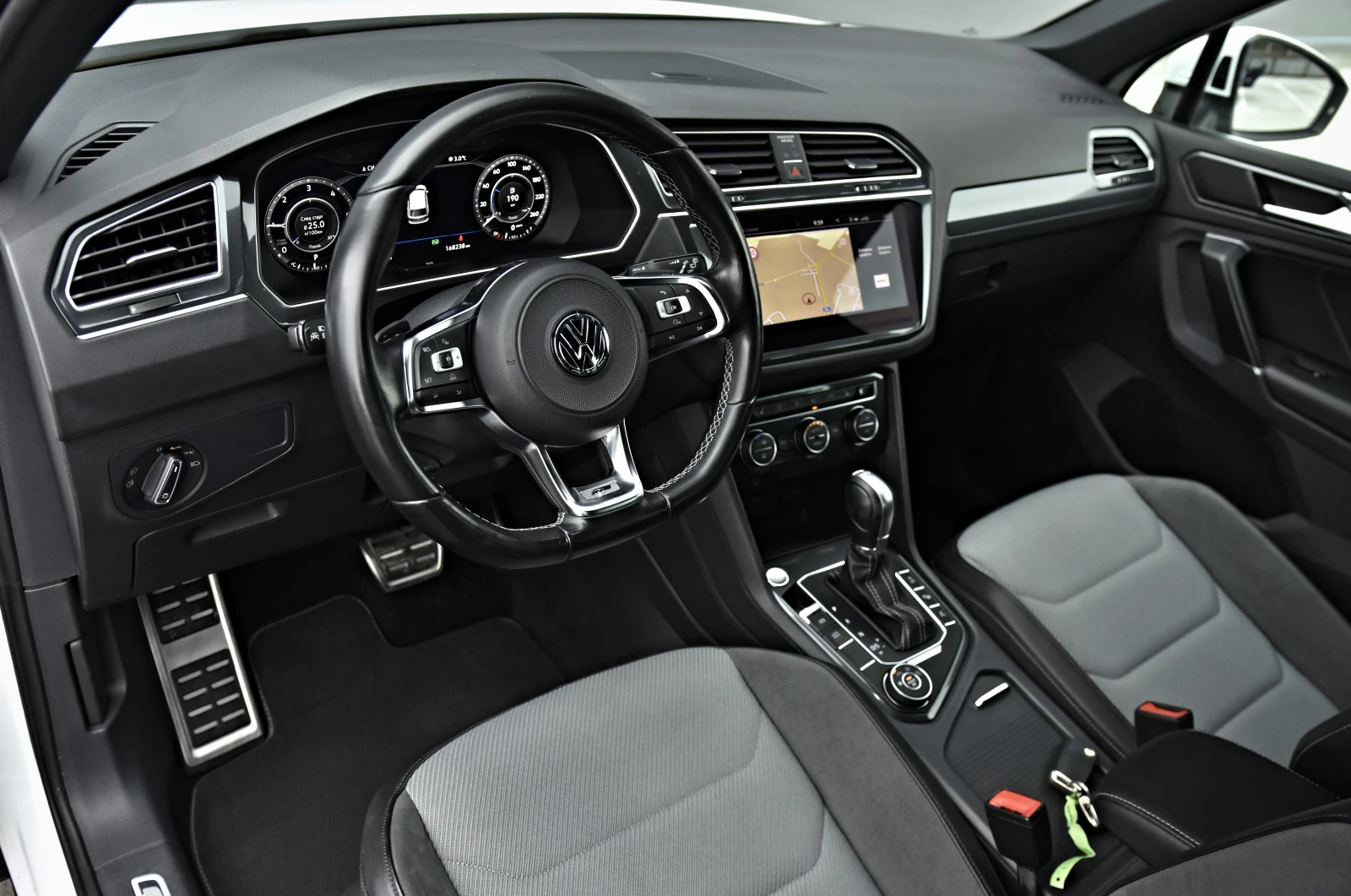 VW Tiguan 2.0TDI/3xR Line/4motion/Distronic/Cam360/KeyLess// | Mobile.bg   9